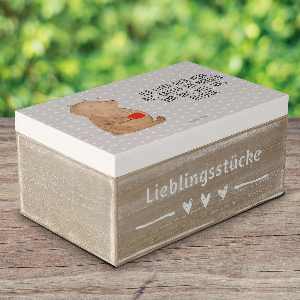 Holzkiste Bär Morgenkaffee Holzkiste, Kiste, Schatzkiste, Truhe, Schatulle, XXL, Erinnerungsbox, Erinnerungskiste, Dekokiste, Aufbewahrungsbox, Geschenkbox, Geschenkdose, Liebe, Partner, Freund, Freundin, Ehemann, Ehefrau, Heiraten, Verlobung, Heiratsantrag, Liebesgeschenk, Jahrestag, Hocheitstag, Valentinstag, Geschenk für Frauen, Hochzeitstag, Mitbringsel, Geschenk für Freundin, Geschenk für Partner, Liebesbeweis, für Männer, für Ehemann