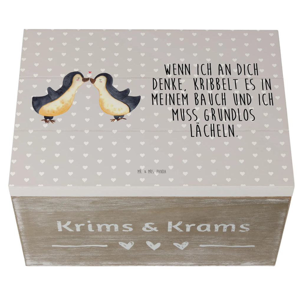 Holzkiste Pinguine Kuss Holzkiste, Kiste, Schatzkiste, Truhe, Schatulle, XXL, Erinnerungsbox, Erinnerungskiste, Dekokiste, Aufbewahrungsbox, Geschenkbox, Geschenkdose, Liebe, Partner, Freund, Freundin, Ehemann, Ehefrau, Heiraten, Verlobung, Heiratsantrag, Liebesgeschenk, Jahrestag, Hocheitstag, Valentinstag, Geschenk für Frauen, Hochzeitstag, Mitbringsel, Geschenk für Freundin, Geschenk für Partner, Liebesbeweis, für Männer, für Ehemann