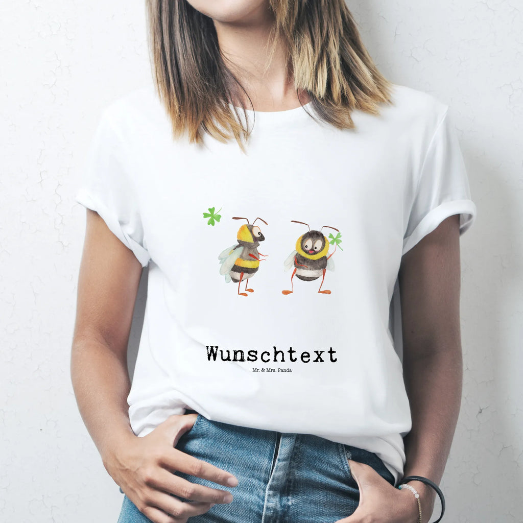 Personalisiertes T-Shirt Bienen Paar T-Shirt Personalisiert, T-Shirt mit Namen, T-Shirt mit Aufruck, Männer, Frauen, Liebe, Partner, Freund, Freundin, Ehemann, Ehefrau, Heiraten, Verlobung, Heiratsantrag, Liebesgeschenk, Jahrestag, Hocheitstag, Valentinstag, Geschenk für Frauen, Hochzeitstag, Mitbringsel, Geschenk für Freundin, Geschenk für Partner, Liebesbeweis, für Männer, für Ehemann, Schildkröten, verliebte Schildkröten