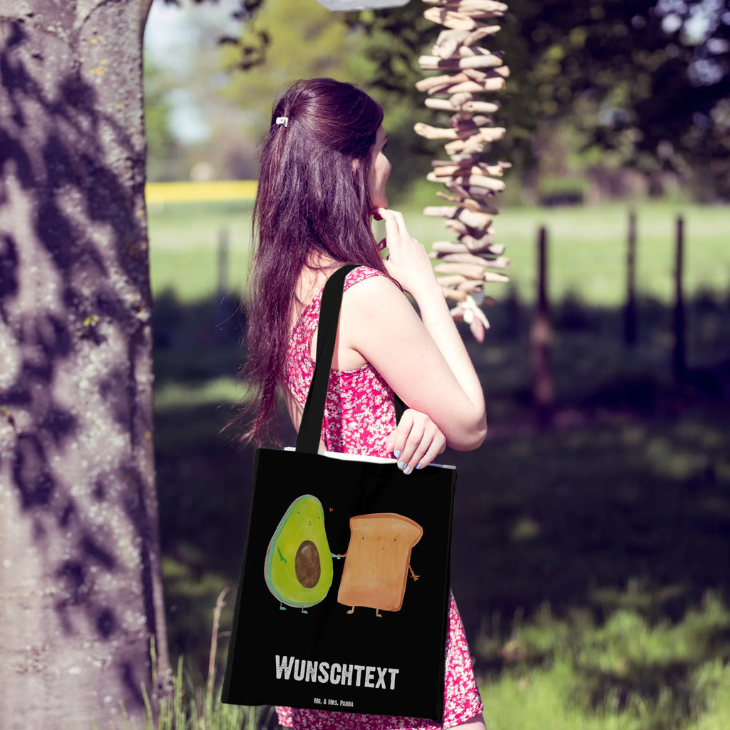 Personalisierte Tragetasche Avocado + Toast Personalisierte Beuteltasche, Personalisierter Beutel, Personalisierte Einkaufstasche, Personalisierter Jutebeutel, Personalisierter Stoffbeutel, Tragetasche mit Namen, Einkaufstasche mit Namen, Stoffbeutel mit Namen, Personalisierte Tasche, Personalisierte Jutetasche, Personalisierte Kindergartentasche, Avocado, Veggie, Vegan, Gesund, Toast, Toastbrot, Liebespaar, Pärchen, Freund, Freundin, Verlobt, Verlobungsparty, Hochzeit, Hochzeitsgeschenk, Jahrestag, Jahrestagsgeschenk