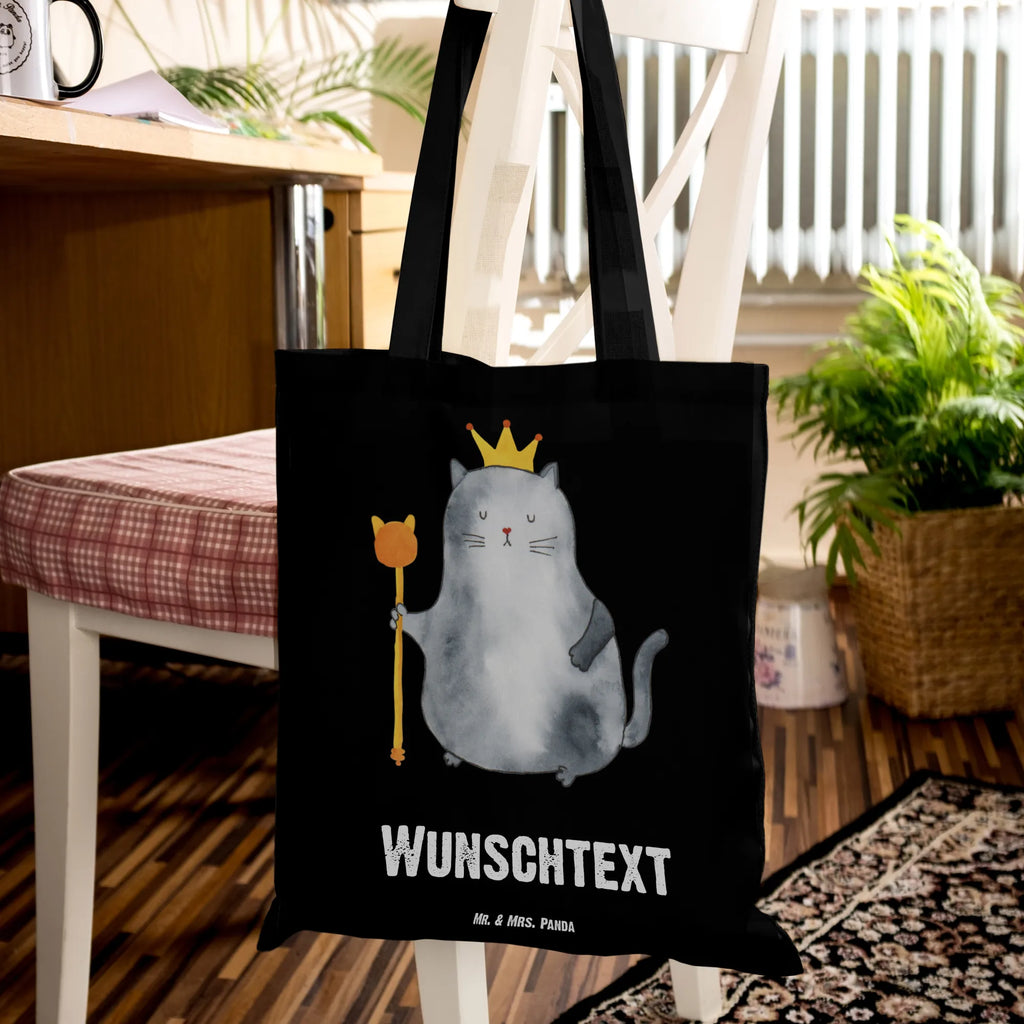 Personalisierte Tragetasche Katzen Koenig Personalisierte Beuteltasche, Personalisierter Beutel, Personalisierte Einkaufstasche, Personalisierter Jutebeutel, Personalisierter Stoffbeutel, Tragetasche mit Namen, Einkaufstasche mit Namen, Stoffbeutel mit Namen, Personalisierte Tasche, Personalisierte Jutetasche, Personalisierte Kindergartentasche, Katze, Katzenmotiv, Katzenfan, Katzendeko, Katzenfreund, Katzenliebhaber, Katzenprodukte, Katzenartikel, Katzenaccessoires, Katzensouvenirs, Katzenliebhaberprodukte, Katzenmotive, Katzen, Kater, Mietze, Cat, Cats, Katzenhalter, Katzenbesitzerin, Haustier, König, Königin, Queen, Familie, Mietzhaus, Wohnung, erste eigenen Wohnung, Umzug, Einzug