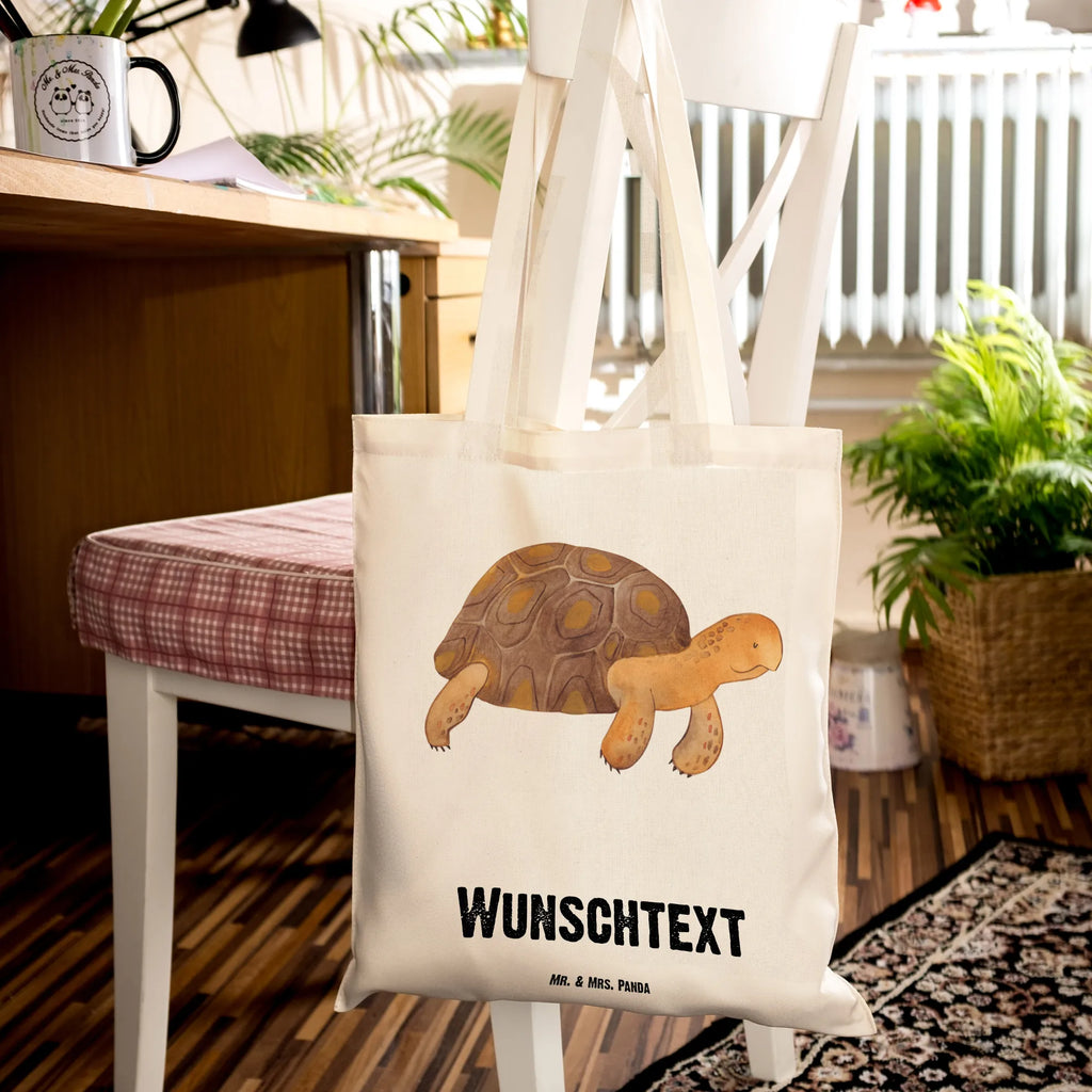 Personalisierte Tragetasche Schildkröte marschiert Personalisierte Beuteltasche, Personalisierter Beutel, Personalisierte Einkaufstasche, Personalisierter Jutebeutel, Personalisierter Stoffbeutel, Tragetasche mit Namen, Einkaufstasche mit Namen, Stoffbeutel mit Namen, Personalisierte Tasche, Personalisierte Jutetasche, Personalisierte Kindergartentasche, Meerestiere, Meer, Urlaub, Schildkröte, Schildkröten, get lost, Abenteuer, Reiselust, Inspiration, Neustart, Motivation, Lieblingsmensch