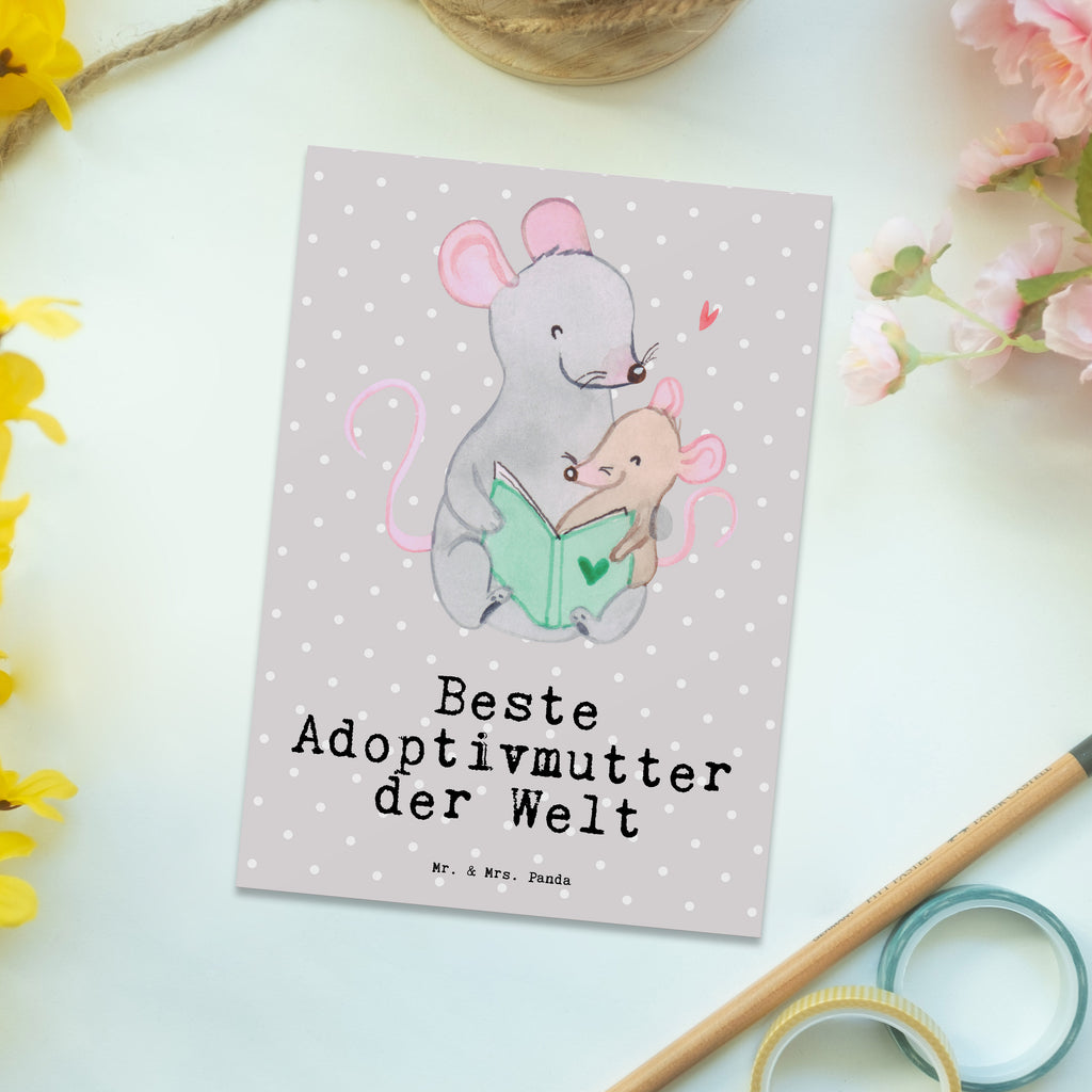 Postkarte Maus Beste Adoptivmutter der Welt Postkarte, Karte, Geschenkkarte, Grußkarte, Einladung, Ansichtskarte, Geburtstagskarte, Einladungskarte, Dankeskarte, Ansichtskarten, Einladung Geburtstag, Einladungskarten Geburtstag, für, Dankeschön, Geschenk, Schenken, Geburtstag, Geburtstagsgeschenk, Geschenkidee, Danke, Bedanken, Mitbringsel, Freude machen, Geschenktipp, Adoptivmutter, Adoptivmama, adoptiert, Mama, Mami, Mutter, Muttertag, Mutti, Ma, Tochter, Sohn, Beste Mama, Beste, Supermama