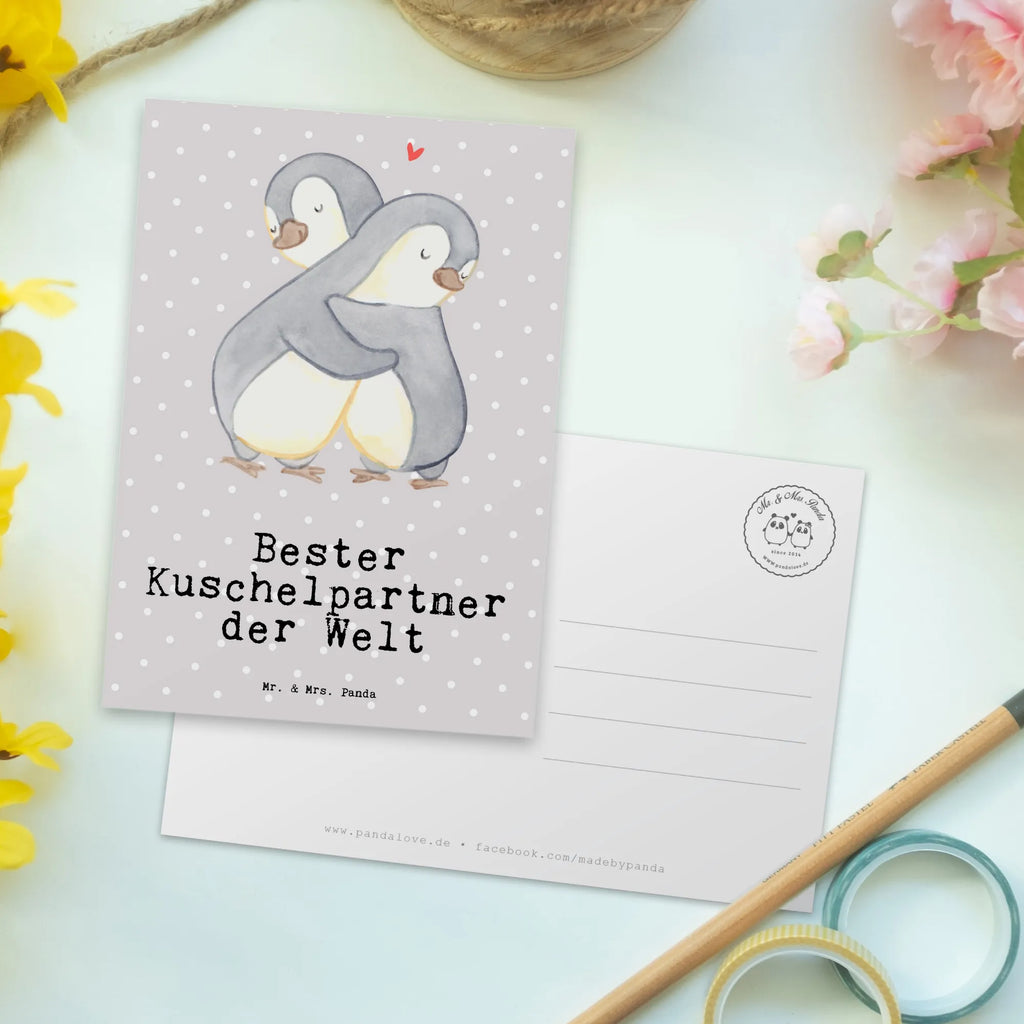 Postkarte Pinguin Bester Kuschelpartner der Welt Postkarte, Karte, Geschenkkarte, Grußkarte, Einladung, Ansichtskarte, Geburtstagskarte, Einladungskarte, Dankeskarte, Ansichtskarten, Einladung Geburtstag, Einladungskarten Geburtstag, für, Dankeschön, Geschenk, Schenken, Geburtstag, Geburtstagsgeschenk, Geschenkidee, Danke, Bedanken, Mitbringsel, Freude machen, Geschenktipp, Kuschelpartner, Lebenspartner, Ehepartner, Partner, Ehemann, Ehefrau, Kuscheln, Bett, Liebe, Freund, Freundin, Hochzeitstag, verliebt