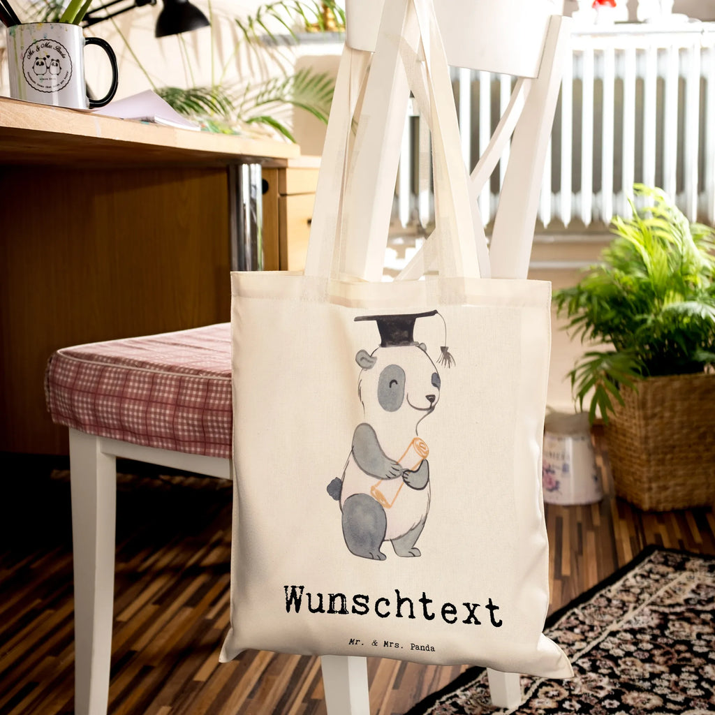 Personalisierte Tragetasche Panda Bester Bachelor der Welt Personalisierte Beuteltasche, Personalisierter Beutel, Personalisierte Einkaufstasche, Personalisierter Jutebeutel, Personalisierter Stoffbeutel, Tragetasche mit Namen, Einkaufstasche mit Namen, Stoffbeutel mit Namen, Personalisierte Tasche, Personalisierte Jutetasche, Personalisierte Kindergartentasche, für, Dankeschön, Geschenk, Schenken, Geburtstag, Geburtstagsgeschenk, Geschenkidee, Danke, Bedanken, Mitbringsel, Freude machen, Geschenktipp, Bachelor, Student, Studium, Sohn, Spaß, Musterschüler, lustig, Studienabschluss, witzig, Universität, Abschluss, Alumni, Uni, Studenten, Hochschule