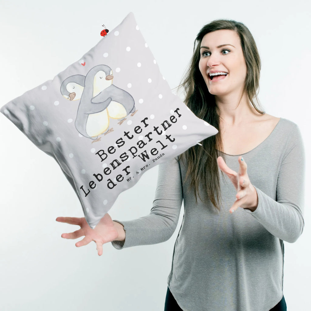 40x40 Kissen Pinguin Bester Lebenspartner der Welt Kissenhülle, Kopfkissen, Sofakissen, Dekokissen, Motivkissen, sofakissen, sitzkissen, Kissen, Kissenbezüge, Kissenbezug 40x40, Kissen 40x40, Kissenhülle 40x40, Zierkissen, Couchkissen, Dekokissen Sofa, Sofakissen 40x40, Dekokissen 40x40, Kopfkissen 40x40, Kissen 40x40 Waschbar, für, Dankeschön, Geschenk, Schenken, Geburtstag, Geburtstagsgeschenk, Geschenkidee, Danke, Bedanken, Mitbringsel, Freude machen, Geschenktipp, Lebenspartner, Ehepartner, Partner, Ehemann, Ehefrau, Liebe, Freund, Freundin, Hochzeitstag, verliebt