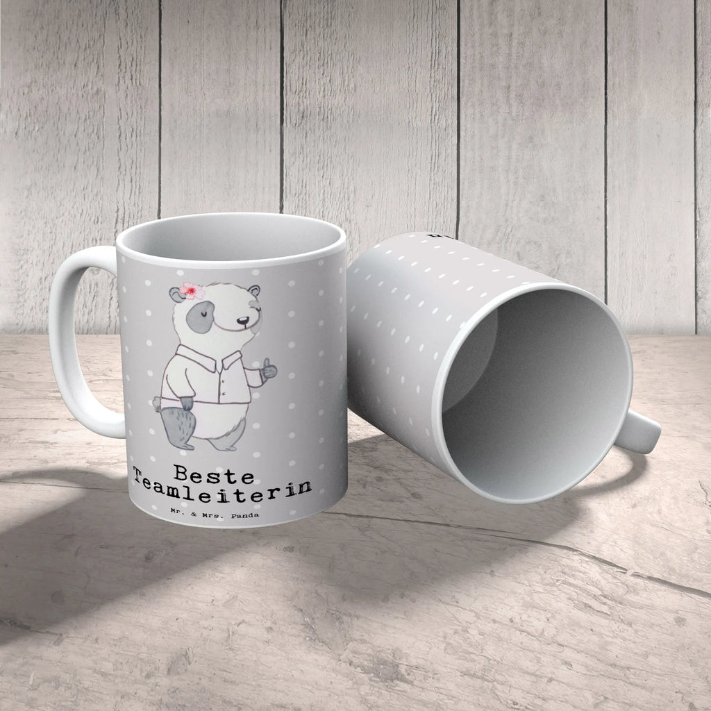 Tasse Panda Beste Teamleiterin Tasse, Kaffeetasse, Teetasse, Becher, Kaffeebecher, Teebecher, Keramiktasse, Porzellantasse, Büro Tasse, Geschenk Tasse, Tasse Sprüche, Tasse Motive, Kaffeetassen, Tasse bedrucken, Designer Tasse, Cappuccino Tassen, Schöne Teetassen, für, Dankeschön, Geschenk, Schenken, Geburtstag, Geburtstagsgeschenk, Geschenkidee, Danke, Bedanken, Mitbringsel, Freude machen, Geschenktipp, Teamleiterin, Seminarleiterin, Gruppenleiterin, Leiterin, Kollegin, Chefin, Vorgesetzte, Abschied, Abschiedsgeschenk, Ruhestand