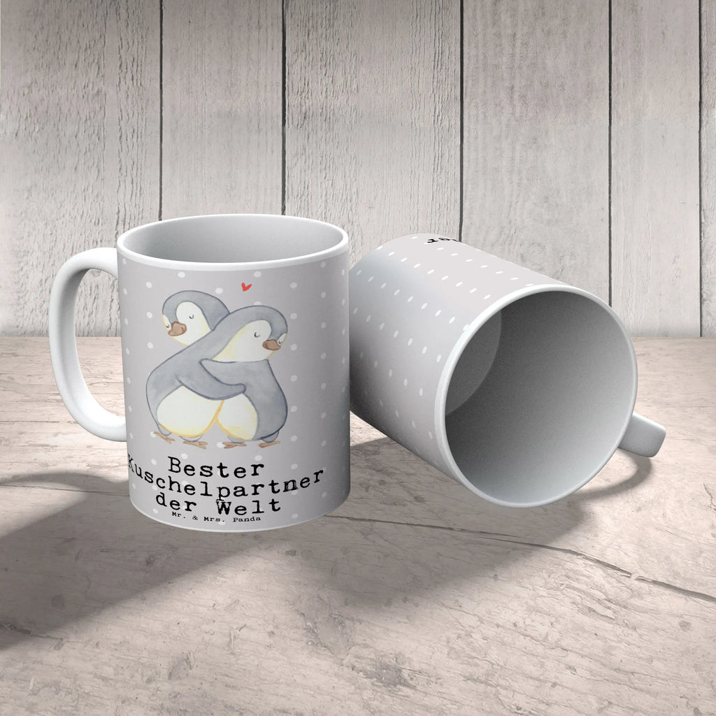 Tasse Pinguin Bester Kuschelpartner der Welt Tasse, Kaffeetasse, Teetasse, Becher, Kaffeebecher, Teebecher, Keramiktasse, Porzellantasse, Büro Tasse, Geschenk Tasse, Tasse Sprüche, Tasse Motive, Kaffeetassen, Tasse bedrucken, Designer Tasse, Cappuccino Tassen, Schöne Teetassen, für, Dankeschön, Geschenk, Schenken, Geburtstag, Geburtstagsgeschenk, Geschenkidee, Danke, Bedanken, Mitbringsel, Freude machen, Geschenktipp, Kuschelpartner, Lebenspartner, Ehepartner, Partner, Ehemann, Ehefrau, Kuscheln, Bett, Liebe, Freund, Freundin, Hochzeitstag, verliebt