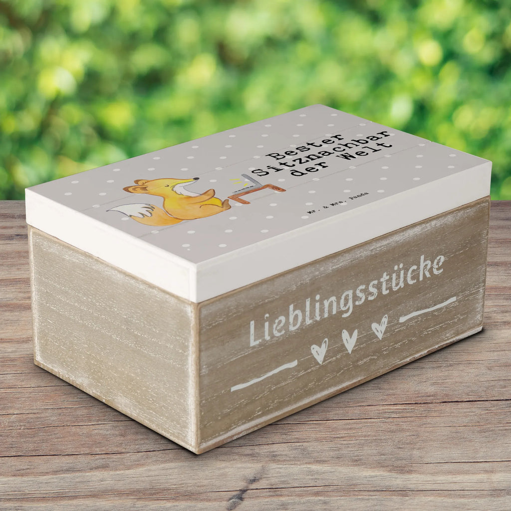 Holzkiste Fuchs Bester Sitznachbar der Welt Holzkiste, Kiste, Schatzkiste, Truhe, Schatulle, XXL, Erinnerungsbox, Erinnerungskiste, Dekokiste, Aufbewahrungsbox, Geschenkbox, Geschenkdose, für, Dankeschön, Geschenk, Schenken, Geburtstag, Geburtstagsgeschenk, Geschenkidee, Danke, Bedanken, Mitbringsel, Freude machen, Geschenktipp, Sitznachbar, Stuhlnachbar, Nachbar, Uni, Universität, Seminar, Kommilitone, Tischnachbar, Schule, Mitschüler, Mitstudent, Hochschule