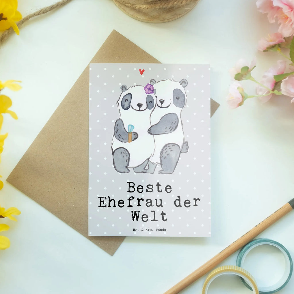 Grußkarte Panda Beste Ehefrau der Welt Grußkarte, Klappkarte, Einladungskarte, Glückwunschkarte, Hochzeitskarte, Geburtstagskarte, Karte, Ansichtskarten, für, Dankeschön, Geschenk, Schenken, Geburtstag, Geburtstagsgeschenk, Geschenkidee, Danke, Bedanken, Mitbringsel, Freude machen, Geschenktipp, Ehefrau, Beste, Frau, Partnerin, Freundin, Traumfrau, Hochzeit, Liebling, Ehepartner, Ehe, Gattin, Lebensgefährtin, Braut, Kleinigkeit