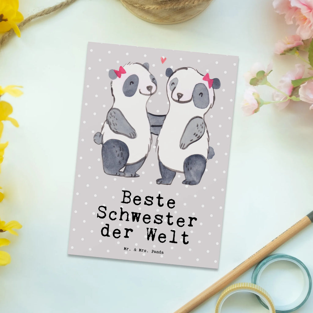 Postkarte Panda Beste Schwester der Welt Postkarte, Karte, Geschenkkarte, Grußkarte, Einladung, Ansichtskarte, Geburtstagskarte, Einladungskarte, Dankeskarte, Ansichtskarten, Einladung Geburtstag, Einladungskarten Geburtstag, für, Dankeschön, Geschenk, Schenken, Geburtstag, Geburtstagsgeschenk, Geschenkidee, Danke, Bedanken, Mitbringsel, Freude machen, Geschenktipp, Schwestern, Schwester, Geschwister, Schwesterherz, Sister, Familie, Kleinigkeit, Beste, Tochter, Liebe, Kinder