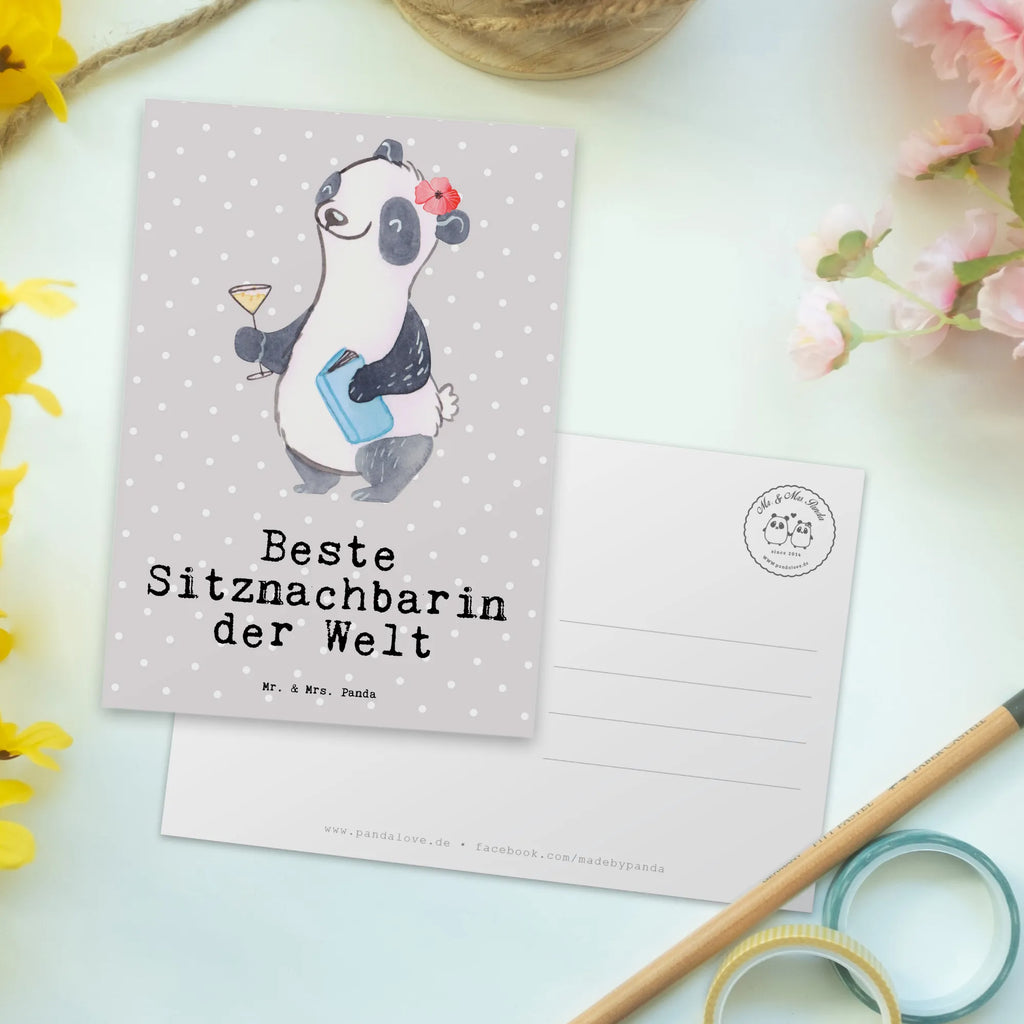 Postkarte Panda Beste Sitznachbarin der Welt Postkarte, Karte, Geschenkkarte, Grußkarte, Einladung, Ansichtskarte, Geburtstagskarte, Einladungskarte, Dankeskarte, Ansichtskarten, Einladung Geburtstag, Einladungskarten Geburtstag, für, Dankeschön, Geschenk, Schenken, Geburtstag, Geburtstagsgeschenk, Geschenkidee, Danke, Bedanken, Mitbringsel, Freude machen, Geschenktipp, Sitznachbarin, Stuhlnachbar, Mitschülerin, Nachbarin, Uni, Universität, Seminar, Kommilitone, Tischnachbar, Schule, Mitstudentin, Hochschule, Beste Sitznachbarin der Welt, Weltbeste Sitznachbarin