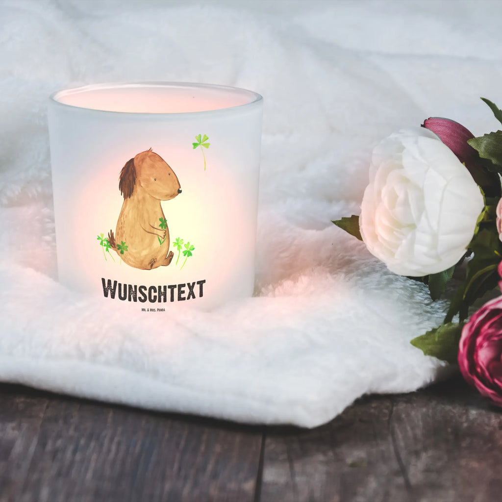 Personalisiertes Windlicht Hund Kleeblatt Personalisiertes Windlicht, Personalisiertes Windlicht Glas, Personalisiertes Teelichtglas, Personalisierter Teelichthalter, Personalisiertes Kerzenglas, Personalisierte Kerze, Personalisiertes Teelicht, Windlicht mit Namen, Windlicht Glas mit Namen, Teelichtglas mit Namen, Teelichthalter mit Namen, Teelichter mit Namen, Kerzenglas mit Namen, Kerze mit Namen, Teelicht mit Namen, Namenspersonalisierung, Name, selbst gestalten, Wunschtext, Bedrucken, Hund, Hundemotiv, Haustier, Hunderasse, Tierliebhaber, Hundebesitzer, Sprüche, Kleeblatt, Glück, Tagträume, Motivation, Neuanfang, Geschenk, Glücksbringer, Selbstliebe, Achtsamkeit