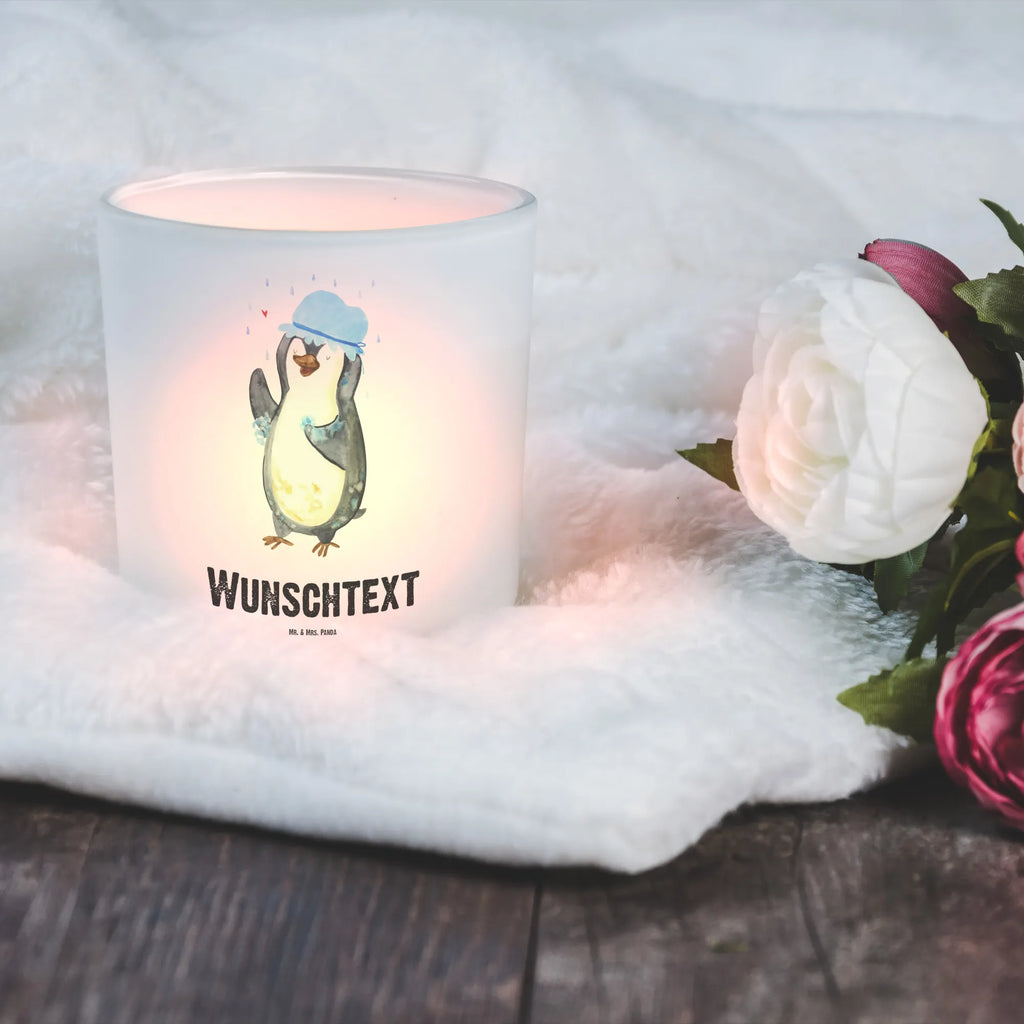 Personalisiertes Windlicht Pinguin duscht Personalisiertes Windlicht, Personalisiertes Windlicht Glas, Personalisiertes Teelichtglas, Personalisierter Teelichthalter, Personalisiertes Kerzenglas, Personalisierte Kerze, Personalisiertes Teelicht, Windlicht mit Namen, Windlicht Glas mit Namen, Teelichtglas mit Namen, Teelichthalter mit Namen, Teelichter mit Namen, Kerzenglas mit Namen, Kerze mit Namen, Teelicht mit Namen, Namenspersonalisierung, Name, selbst gestalten, Wunschtext, Bedrucken, Pinguin, Pinguine, Dusche, duschen, Lebensmotto, Motivation, Neustart, Neuanfang, glücklich sein