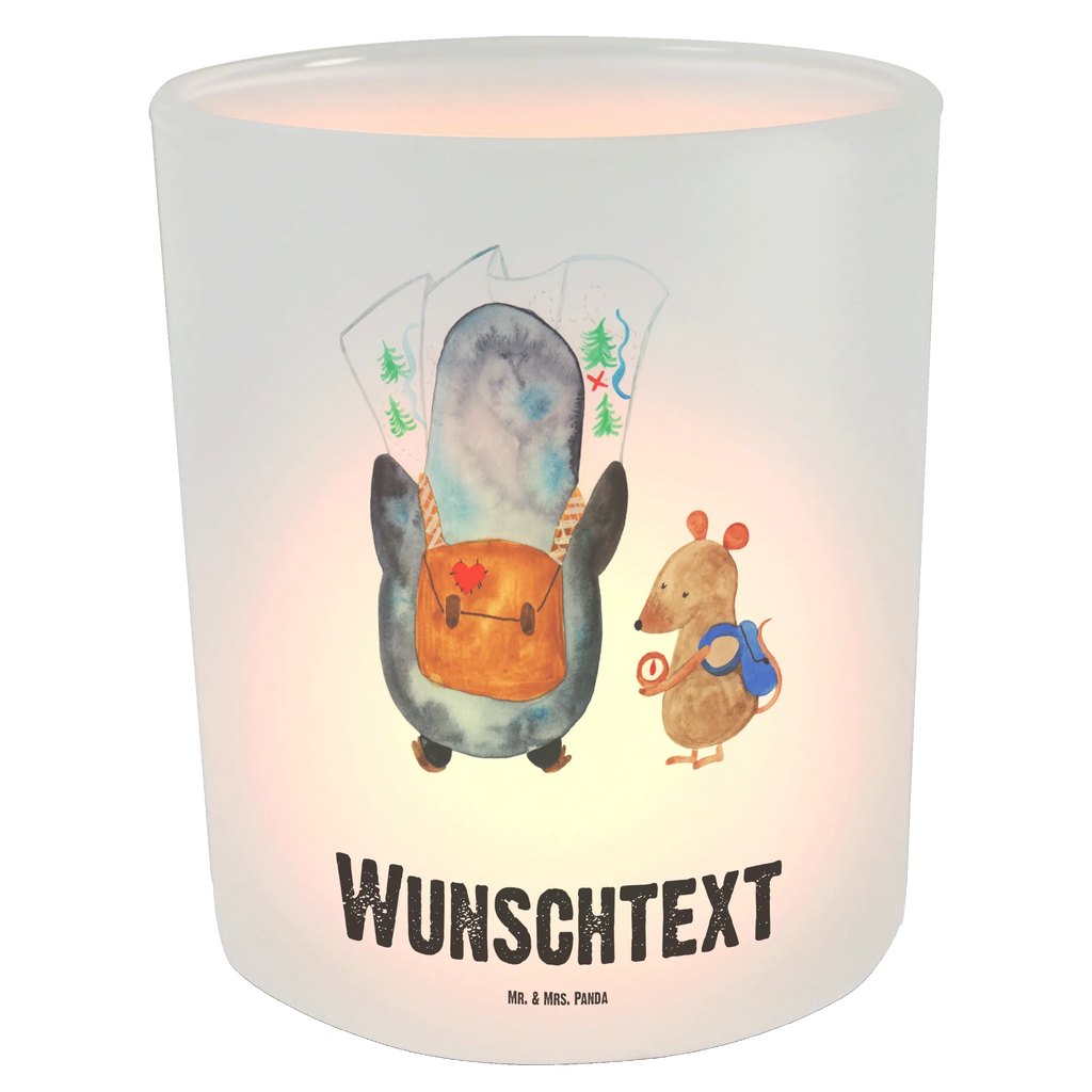 Personalisiertes Windlicht Pinguin & Maus Wanderer Personalisiertes Windlicht, Personalisiertes Windlicht Glas, Personalisiertes Teelichtglas, Personalisierter Teelichthalter, Personalisiertes Kerzenglas, Personalisierte Kerze, Personalisiertes Teelicht, Windlicht mit Namen, Windlicht Glas mit Namen, Teelichtglas mit Namen, Teelichthalter mit Namen, Teelichter mit Namen, Kerzenglas mit Namen, Kerze mit Namen, Teelicht mit Namen, Namenspersonalisierung, Name, selbst gestalten, Wunschtext, Bedrucken, Pinguin, Pinguine, Abenteurer, Abenteuer, Roadtrip, Ausflug, Wanderlust, wandern