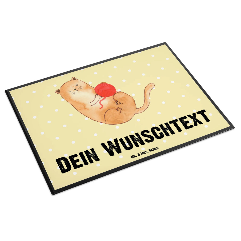 Personalisierte Schreibtischunterlage Katzen Wollknäul Personalisierte Schreibunterlage, Personalisierte Schreibtischauflage, Personalisierte Schreibtisch Unterlagen, Schreibunterlage mit Namen, Schreibtischauflage mit Namen, Schreibtisch Unterlagen mit Namen, Selbst gestalten, Namensaufdruck, Namenspersonalisierung, Katze, Katzenmotiv, Katzenfan, Katzendeko, Katzenfreund, Katzenliebhaber, Katzenprodukte, Katzenartikel, Katzenaccessoires, Katzensouvenirs, Katzenliebhaberprodukte, Katzenmotive, Katzen, Kater, Mietze, Cat, Cats, Katzenhalter, Katzenbesitzerin, Haustier, Wollknäuel, Wolle, Spielen, Spiel, verspielt