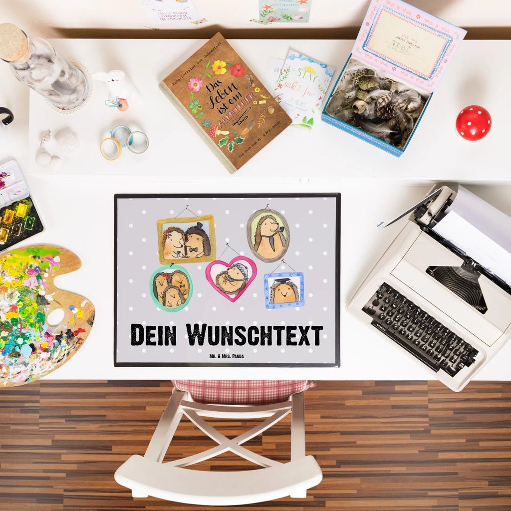 Personalisierte Schreibtischunterlage Igel Familie Personalisierte Schreibunterlage, Personalisierte Schreibtischauflage, Personalisierte Schreibtisch Unterlagen, Schreibunterlage mit Namen, Schreibtischauflage mit Namen, Schreibtisch Unterlagen mit Namen, Selbst gestalten, Namensaufdruck, Namenspersonalisierung, Familie, Vatertag, Muttertag, Bruder, Schwester, Mama, Papa, Oma, Opa, Liebe, Igel, Bilder, Zusammenhalt, Glück