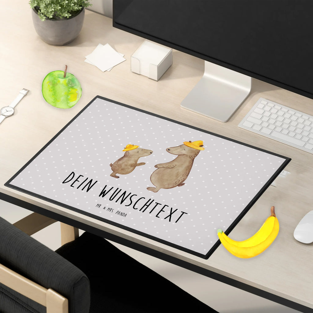 Personalisierte Schreibtischunterlage Bären mit Hut Personalisierte Schreibunterlage, Personalisierte Schreibtischauflage, Personalisierte Schreibtisch Unterlagen, Schreibunterlage mit Namen, Schreibtischauflage mit Namen, Schreibtisch Unterlagen mit Namen, Selbst gestalten, Namensaufdruck, Namenspersonalisierung, Familie, Vatertag, Muttertag, Bruder, Schwester, Mama, Papa, Oma, Opa, Bär, Bären, Vater, Papi, Paps, Dad, Daddy, Lieblingsmensch, Sohn, Söhne, Kind, Kinder, Vater-Sohn, Family, Vorbild