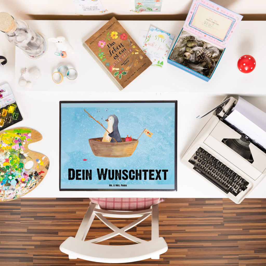 Personalisierte Schreibtischunterlage Pinguin Angelboot Personalisierte Schreibunterlage, Personalisierte Schreibtischauflage, Personalisierte Schreibtisch Unterlagen, Schreibunterlage mit Namen, Schreibtischauflage mit Namen, Schreibtisch Unterlagen mit Namen, Selbst gestalten, Namensaufdruck, Namenspersonalisierung, Pinguin, Pinguine, Angeln, Boot, Angelboot, Lebenslust, Leben, genießen, Motivation, Neustart, Neuanfang, Trennung, Scheidung, Geschenkidee Liebeskummer