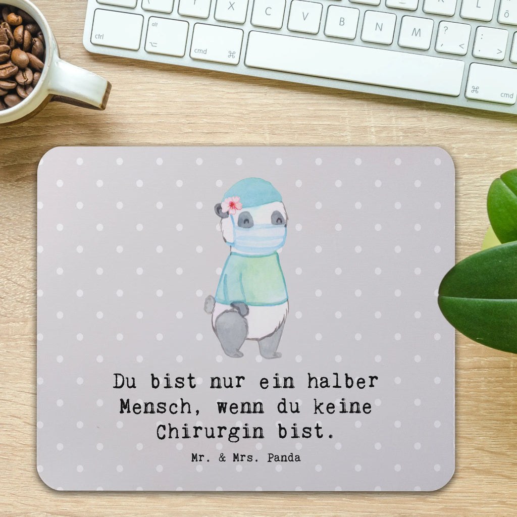 Mauspad Chirurgin mit Herz Mousepad, Computer zubehör, Büroausstattung, PC Zubehör, Arbeitszimmer, Mauspad, Einzigartiges Mauspad, Designer Mauspad, Mausunterlage, Mauspad Büro, Beruf, Ausbildung, Jubiläum, Abschied, Rente, Kollege, Kollegin, Geschenk, Schenken, Arbeitskollege, Mitarbeiter, Firma, Danke, Dankeschön, Chirurgin, Unfallchirurgini, Notfallchirurgin, Krankenhaus, Ärztin, Medizinerin