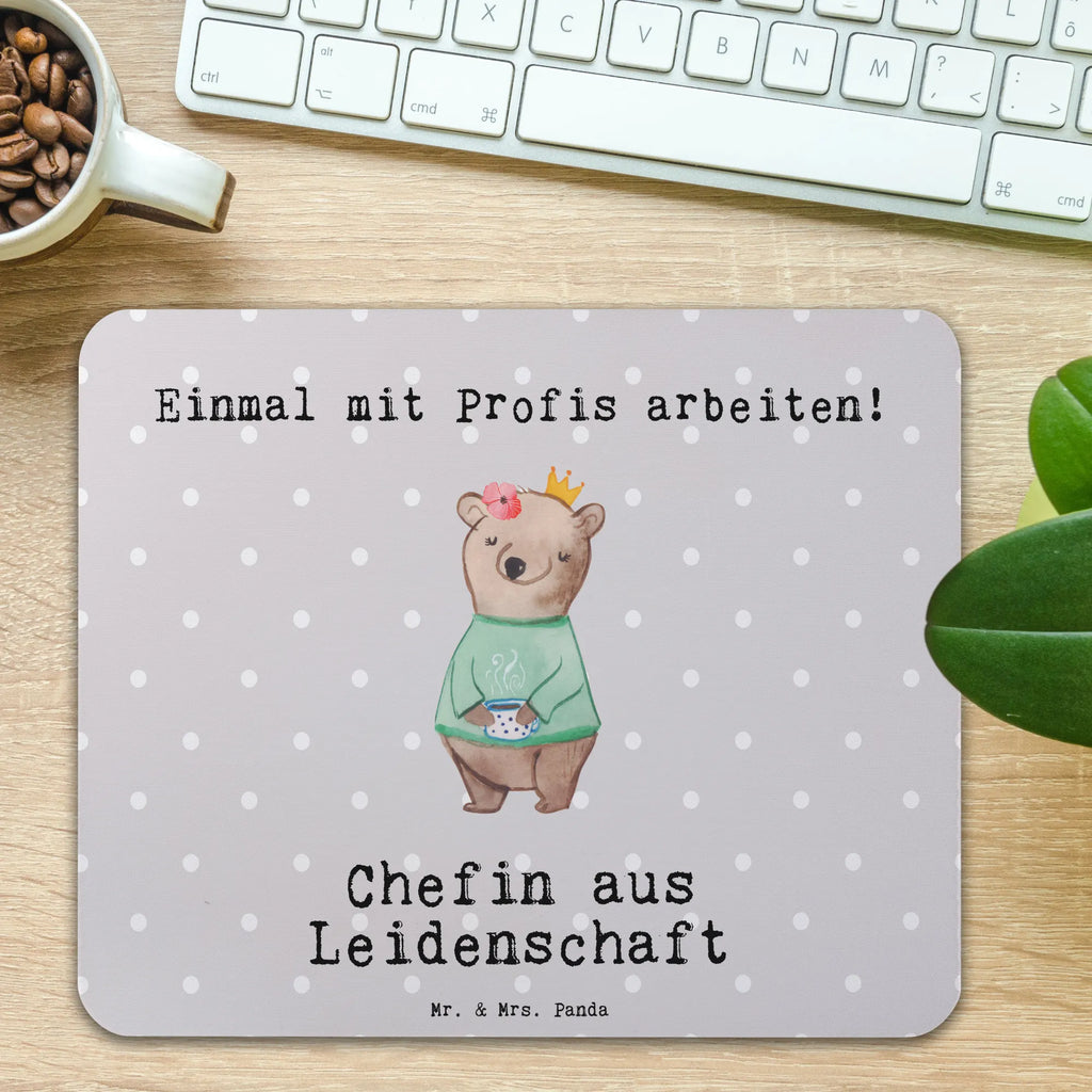 Mauspad Chefin aus Leidenschaft Mousepad, Computer zubehör, Büroausstattung, PC Zubehör, Arbeitszimmer, Mauspad, Einzigartiges Mauspad, Designer Mauspad, Mausunterlage, Mauspad Büro, Beruf, Ausbildung, Jubiläum, Abschied, Rente, Kollege, Kollegin, Geschenk, Schenken, Arbeitskollege, Mitarbeiter, Firma, Danke, Dankeschön, CEO, Chefin, Führungskraft, Geschäftsinhaberin, Firmeninhaberin, Unternehmensinhaberin, Direktorin, Leiterin