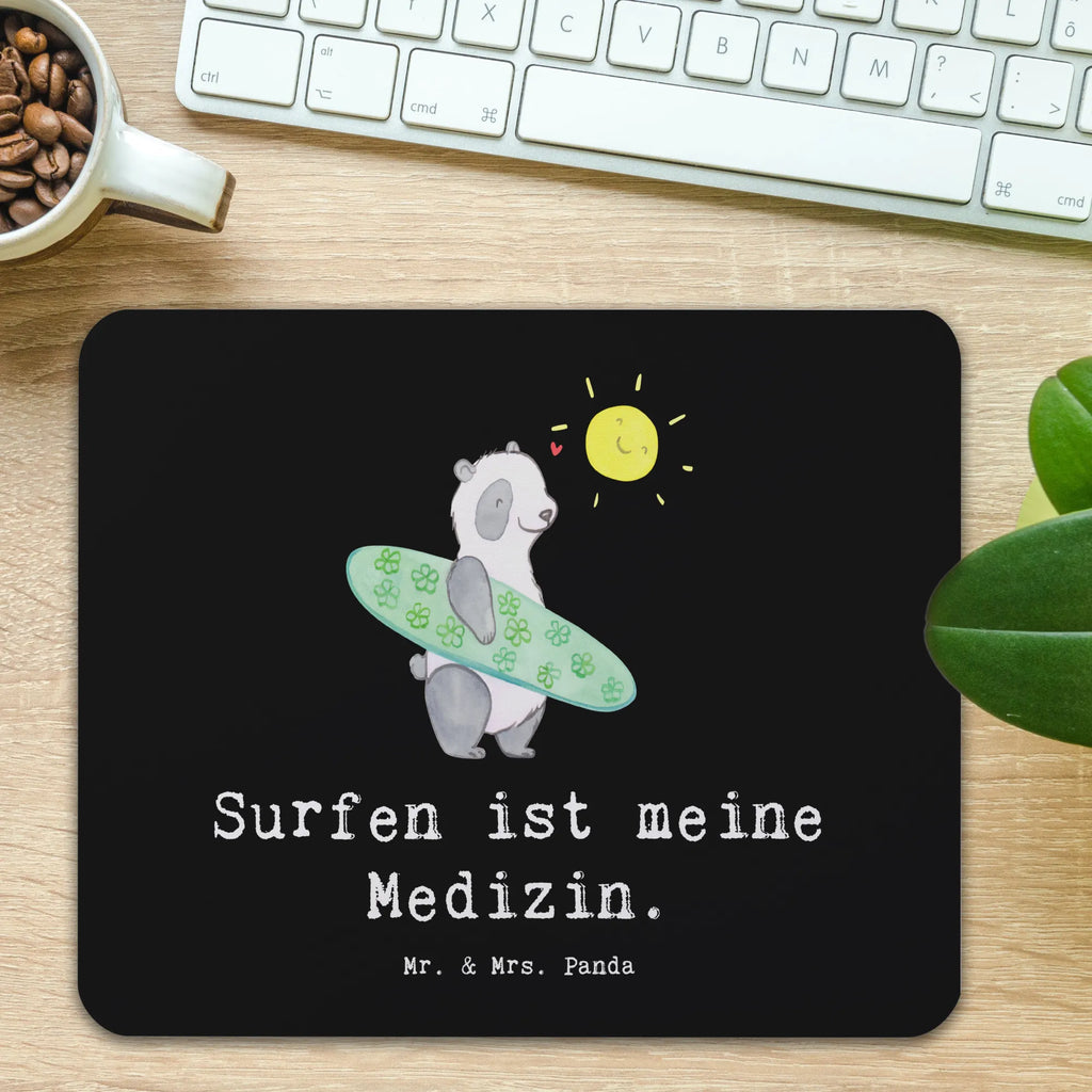 Mauspad Panda Surfen Mousepad, Computer zubehör, Büroausstattung, PC Zubehör, Arbeitszimmer, Mauspad, Einzigartiges Mauspad, Designer Mauspad, Mausunterlage, Mauspad Büro, Geschenk, Sport, Sportart, Hobby, Schenken, Danke, Dankeschön, Auszeichnung, Gewinn, Sportler, Wellenreiten, Surfen, Surfschule, Surfen Erholung