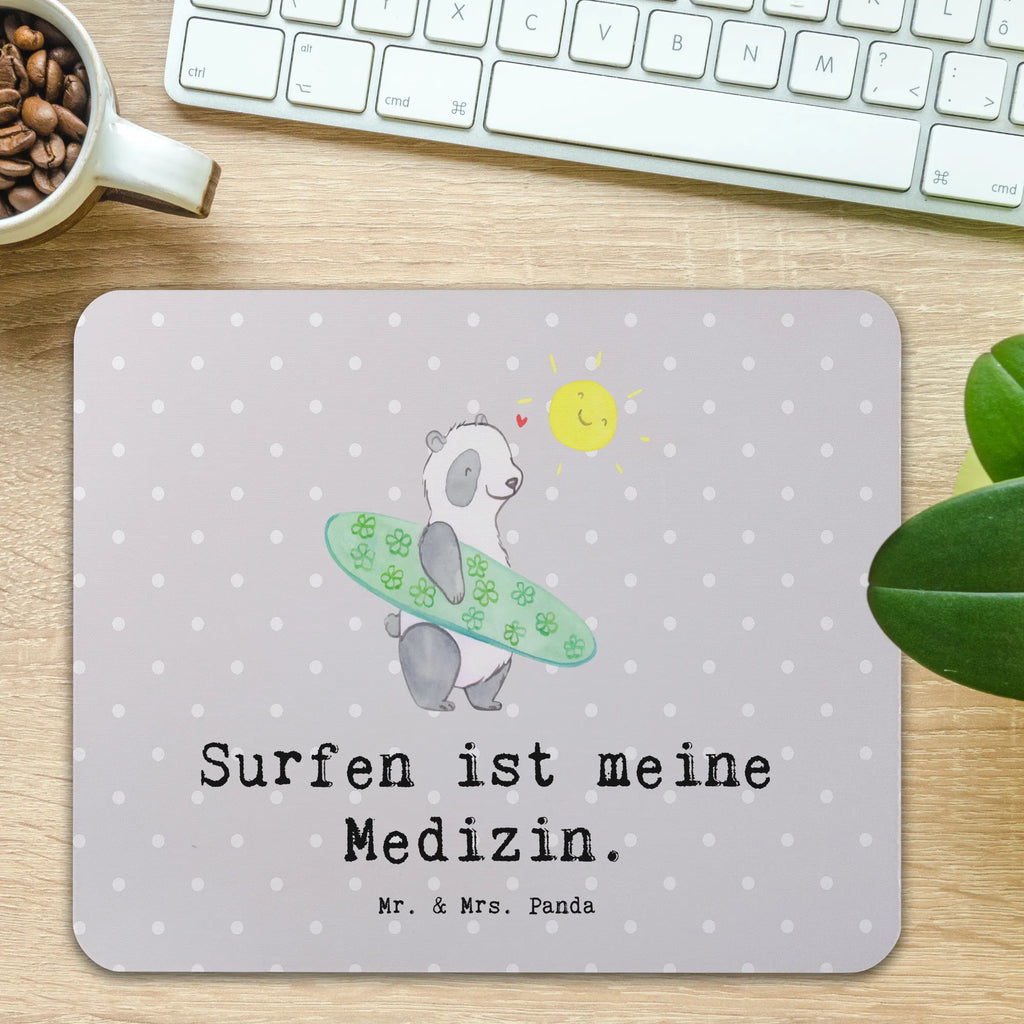 Mauspad Panda Surfen Mousepad, Computer zubehör, Büroausstattung, PC Zubehör, Arbeitszimmer, Mauspad, Einzigartiges Mauspad, Designer Mauspad, Mausunterlage, Mauspad Büro, Geschenk, Sport, Sportart, Hobby, Schenken, Danke, Dankeschön, Auszeichnung, Gewinn, Sportler, Wellenreiten, Surfen, Surfschule, Surfen Erholung