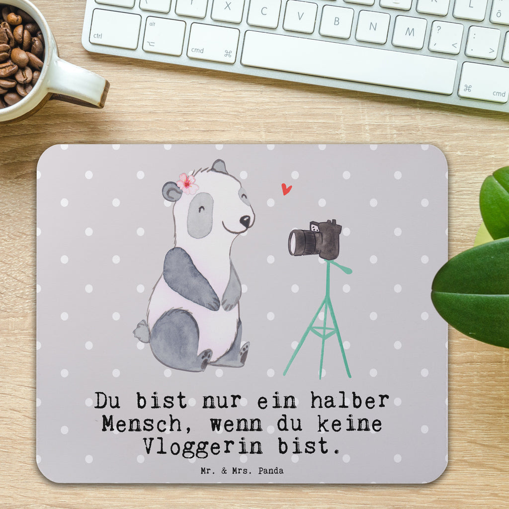 Mauspad Vloggerin mit Herz Mousepad, Computer zubehör, Büroausstattung, PC Zubehör, Arbeitszimmer, Mauspad, Einzigartiges Mauspad, Designer Mauspad, Mausunterlage, Mauspad Büro, Beruf, Ausbildung, Jubiläum, Abschied, Rente, Kollege, Kollegin, Geschenk, Schenken, Arbeitskollege, Mitarbeiter, Firma, Danke, Dankeschön