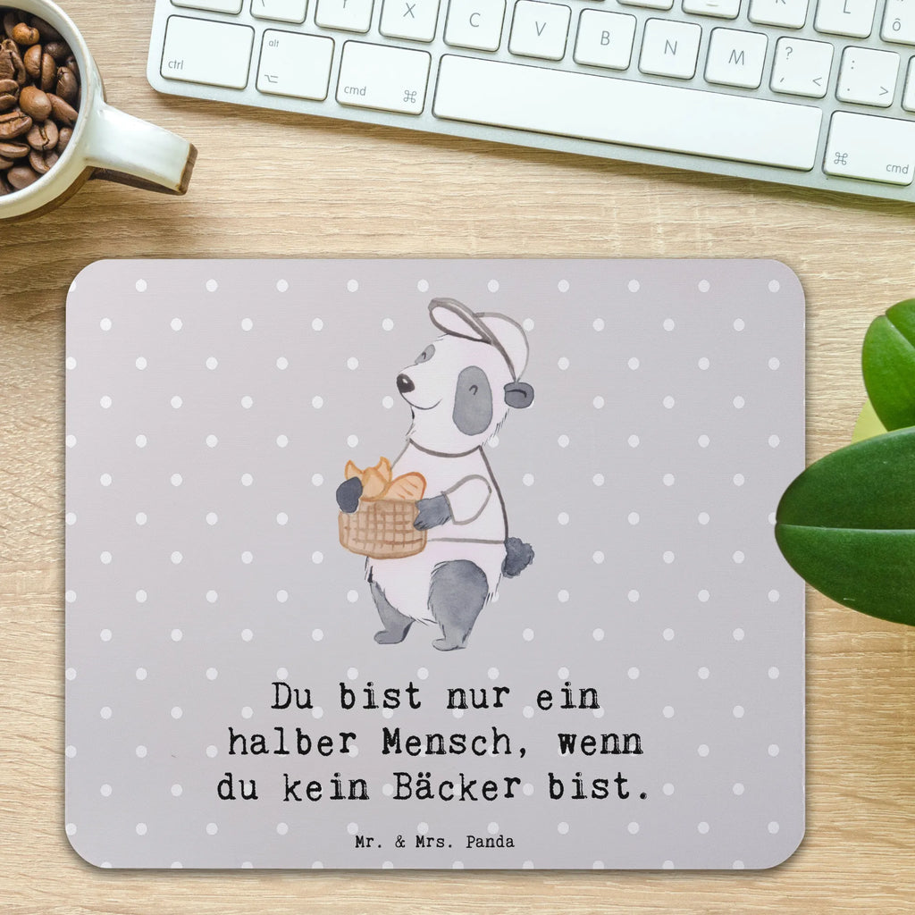 Mauspad Bäcker mit Herz Mousepad, Computer zubehör, Büroausstattung, PC Zubehör, Arbeitszimmer, Mauspad, Einzigartiges Mauspad, Designer Mauspad, Mausunterlage, Mauspad Büro, Beruf, Ausbildung, Jubiläum, Abschied, Rente, Kollege, Kollegin, Geschenk, Schenken, Arbeitskollege, Mitarbeiter, Firma, Danke, Dankeschön, Bäcker, Konditor, Brotbäcker, Bäckerei, Backstube, Bäckerladen, Brotmanufaktur