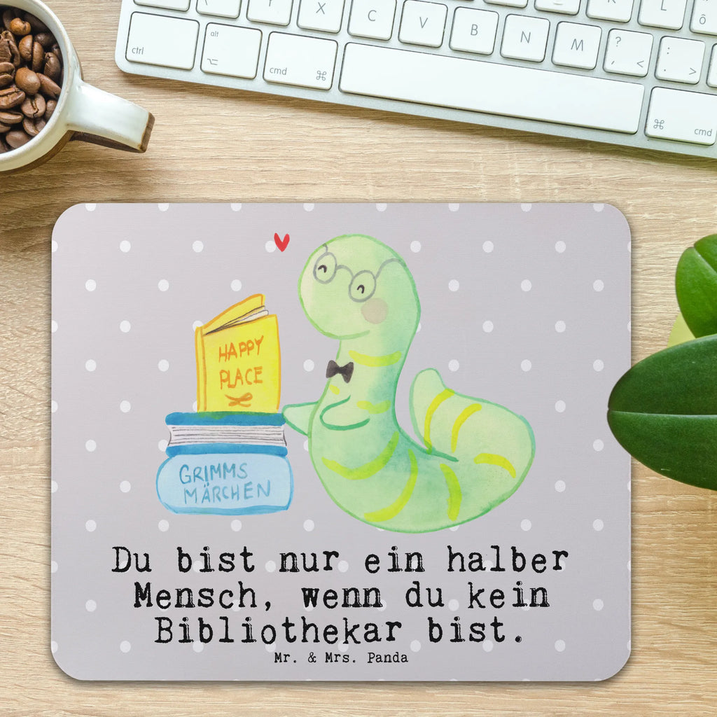 Mauspad Bibliothekar mit Herz Mousepad, Computer zubehör, Büroausstattung, PC Zubehör, Arbeitszimmer, Mauspad, Einzigartiges Mauspad, Designer Mauspad, Mausunterlage, Mauspad Büro, Beruf, Ausbildung, Jubiläum, Abschied, Rente, Kollege, Kollegin, Geschenk, Schenken, Arbeitskollege, Mitarbeiter, Firma, Danke, Dankeschön, Bibliothekar, Buchhandlung, Bibliothek, Bücherwurm, Leseratte, Bücherliebe