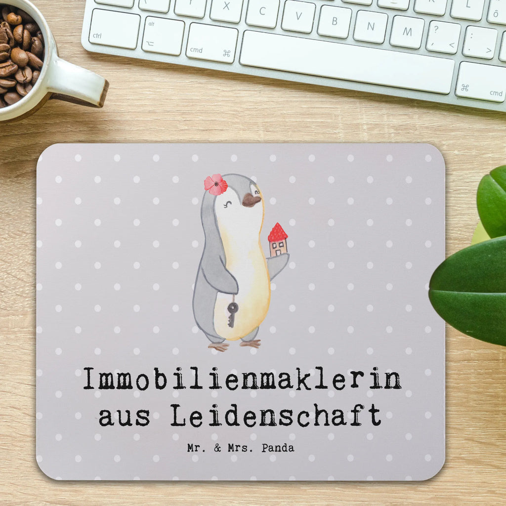 Mauspad Immobilienmaklerin aus Leidenschaft Mousepad, Computer zubehör, Büroausstattung, PC Zubehör, Arbeitszimmer, Mauspad, Einzigartiges Mauspad, Designer Mauspad, Mausunterlage, Mauspad Büro, Beruf, Ausbildung, Jubiläum, Abschied, Rente, Kollege, Kollegin, Geschenk, Schenken, Arbeitskollege, Mitarbeiter, Firma, Danke, Dankeschön, Immobilienmaklerin, Immobilienhändlerin, Immobilienkauffrau, Immobilienbüro