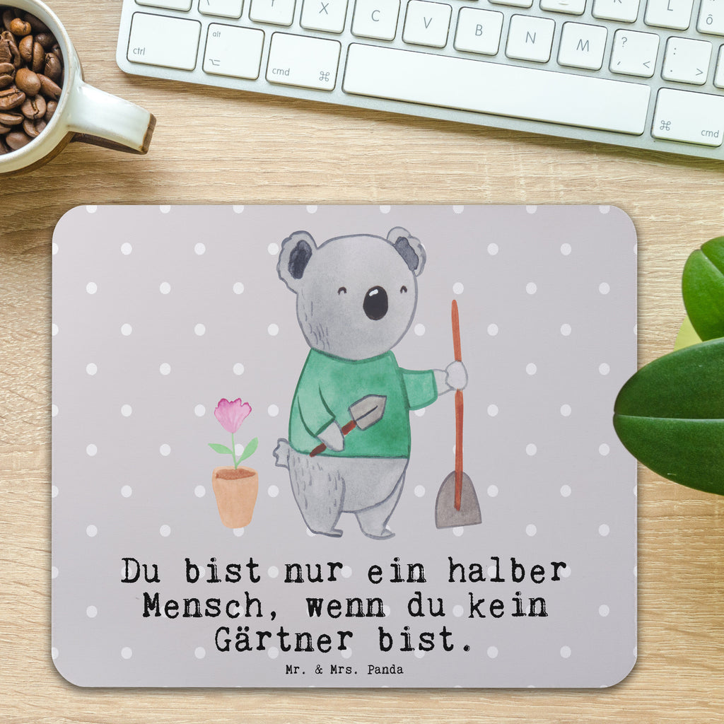 Mauspad Gärtner mit Herz Mousepad, Computer zubehör, Büroausstattung, PC Zubehör, Arbeitszimmer, Mauspad, Einzigartiges Mauspad, Designer Mauspad, Mausunterlage, Mauspad Büro, Beruf, Ausbildung, Jubiläum, Abschied, Rente, Kollege, Kollegin, Geschenk, Schenken, Arbeitskollege, Mitarbeiter, Firma, Danke, Dankeschön, Gärtner, Gartenplaner, Gärtnerei, Gartenbau, Hobbygärtner, Garten- und Landschaftsbauer