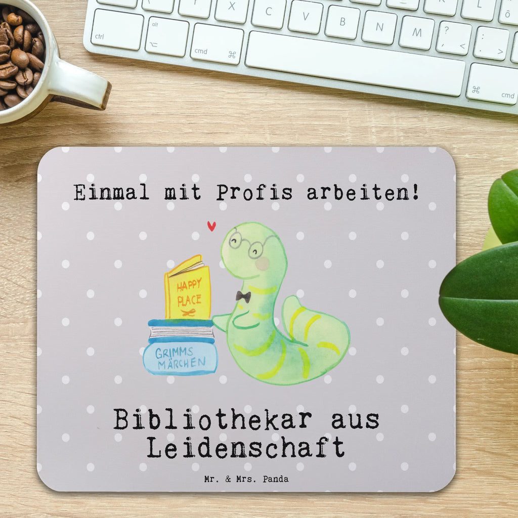 Mauspad Bibliothekar aus Leidenschaft Mousepad, Computer zubehör, Büroausstattung, PC Zubehör, Arbeitszimmer, Mauspad, Einzigartiges Mauspad, Designer Mauspad, Mausunterlage, Mauspad Büro, Beruf, Ausbildung, Jubiläum, Abschied, Rente, Kollege, Kollegin, Geschenk, Schenken, Arbeitskollege, Mitarbeiter, Firma, Danke, Dankeschön, Bibliothekar, Buchhandlung, Bibliothek, Bücherwurm, Leseratte, Bücherliebe