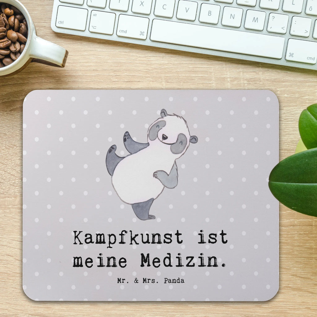 Mauspad Panda Kampfkunst Mousepad, Computer zubehör, Büroausstattung, PC Zubehör, Arbeitszimmer, Mauspad, Einzigartiges Mauspad, Designer Mauspad, Mausunterlage, Mauspad Büro, Geschenk, Sport, Sportart, Hobby, Schenken, Danke, Dankeschön, Auszeichnung, Gewinn, Sportler, Kampfkunst, Kampfsportarten, Selbstverteidigung