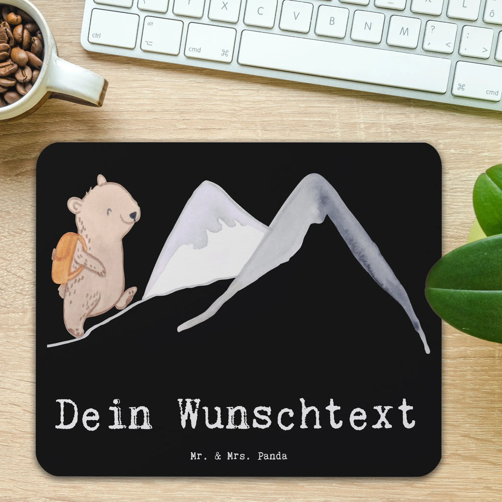 Personalisiertes Mauspad Bär Bergsteigen Personalisiertes Mousepad, Personalisiertes Mouse Pad, Personalisiertes Mauspad, Mauspad mit Namen, Mousepad mit Namen, Mauspad bedrucken, Mousepad bedrucken, Namensaufdruck, selbst bedrucken, Arbeitszimmer Geschenk, Büro Geschenk, Mouse Pad mit Namen, Selbst bedrucken, Individuelles Mauspad, Einzigartiges Mauspad, Mauspad mit Namen gestalten, Geschenk, Sport, Sportart, Hobby, Schenken, Danke, Dankeschön, Auszeichnung, Gewinn, Sportler, Bergsteigen, wandern, Bergsport, Trekking, Alpinismus, Alpinwandern