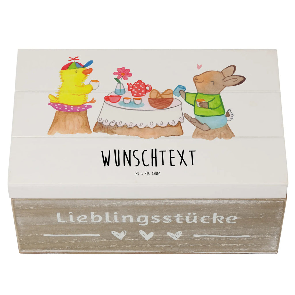 Personalisierte Holzkiste Ostern Frühstück Holzkiste mit Namen, Kiste mit Namen, Schatzkiste mit Namen, Truhe mit Namen, Schatulle mit Namen, Erinnerungsbox mit Namen, Erinnerungskiste, mit Namen, Dekokiste mit Namen, Aufbewahrungsbox mit Namen, Holzkiste Personalisiert, Kiste Personalisiert, Schatzkiste Personalisiert, Truhe Personalisiert, Schatulle Personalisiert, Erinnerungsbox Personalisiert, Erinnerungskiste Personalisiert, Dekokiste Personalisiert, Aufbewahrungsbox Personalisiert, Geschenkbox personalisiert, GEschenkdose personalisiert, Ostern, Osterhase, Ostergeschenke, Osternest, Osterdeko, Geschenke zu Ostern, Ostern Geschenk, Ostergeschenke Kinder, Ostern Kinder, Ostergrüße, Ostereier, Frühling, Frühlingsgefühle, Hase, Osterfrühstück, Frühstück, Picknick, Küken, Osterküken