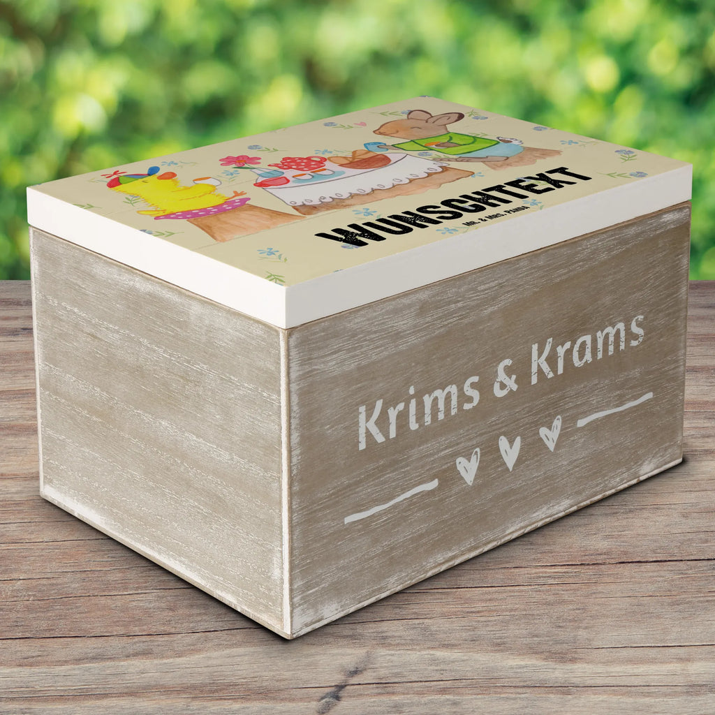 Personalisierte Holzkiste Ostern Frühstück Holzkiste mit Namen, Kiste mit Namen, Schatzkiste mit Namen, Truhe mit Namen, Schatulle mit Namen, Erinnerungsbox mit Namen, Erinnerungskiste, mit Namen, Dekokiste mit Namen, Aufbewahrungsbox mit Namen, Holzkiste Personalisiert, Kiste Personalisiert, Schatzkiste Personalisiert, Truhe Personalisiert, Schatulle Personalisiert, Erinnerungsbox Personalisiert, Erinnerungskiste Personalisiert, Dekokiste Personalisiert, Aufbewahrungsbox Personalisiert, Geschenkbox personalisiert, GEschenkdose personalisiert, Ostern, Osterhase, Ostergeschenke, Osternest, Osterdeko, Geschenke zu Ostern, Ostern Geschenk, Ostergeschenke Kinder, Ostern Kinder, Ostergrüße, Ostereier, Frühling, Frühlingsgefühle, Hase, Osterfrühstück, Frühstück, Picknick, Küken, Osterküken