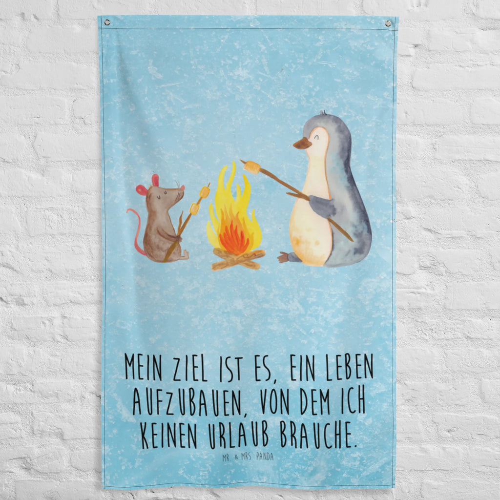 Wandteppich Pinguin Lagerfeuer Wandbehang, Dekoration, Boho, Wandteppich, Wandtuch, Wanddeko, Tapisserie, Tapestry, Wandbild, Textil-Kunst, Schmuck-Wandbehang, Wand Deko, Kinderzimmer, Kinderzimmer Wand, Kinderzimmer Deko, Kinderzimmer Wanddeko, Pinguin, Maus, Pinguine, Lagerfeuer, Leben, Arbeit, Job, Motivation, Büro, Büroalltag, Lebensspruch, Lebensmotivation, Neustart, Liebe, grillen, Feuer, Marshmallows