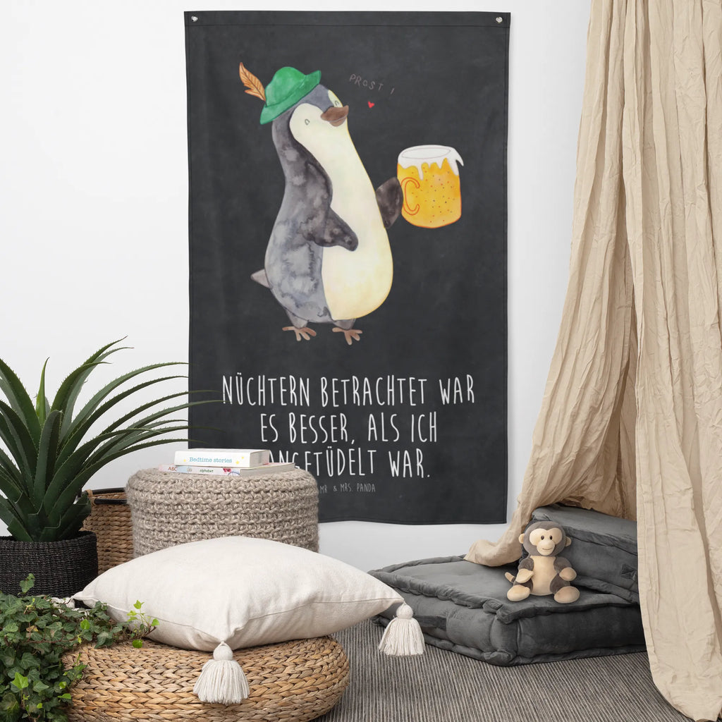 Wandteppich Pinguin Bier Wandbehang, Dekoration, Boho, Wandteppich, Wandtuch, Wanddeko, Tapisserie, Tapestry, Wandbild, Textil-Kunst, Schmuck-Wandbehang, Wand Deko, Kinderzimmer, Kinderzimmer Wand, Kinderzimmer Deko, Kinderzimmer Wanddeko, Pinguin, Pinguine, Bier, Oktoberfest