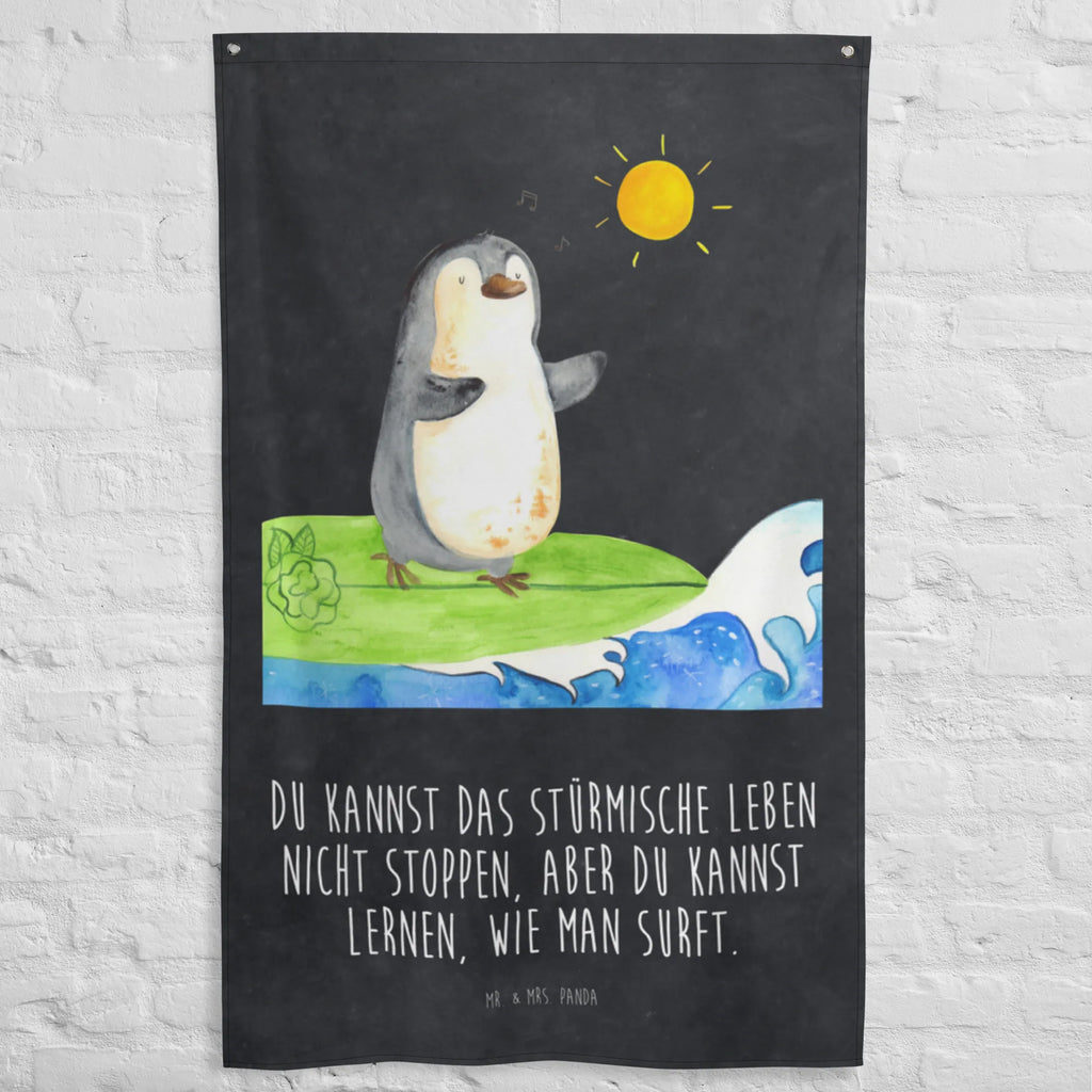 Wandteppich Pinguin Surfer Wandbehang, Dekoration, Boho, Wandteppich, Wandtuch, Wanddeko, Tapisserie, Tapestry, Wandbild, Textil-Kunst, Schmuck-Wandbehang, Wand Deko, Kinderzimmer, Kinderzimmer Wand, Kinderzimmer Deko, Kinderzimmer Wanddeko, Pinguin, Pinguine, surfen, Surfer, Hawaii, Urlaub, Wellen, Wellen reiten, Portugal