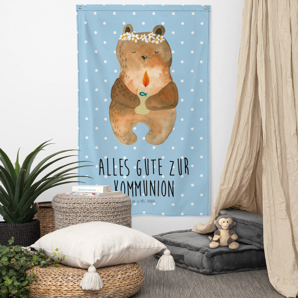 Wandteppich Kommunion-Bär Wandbehang, Dekoration, Boho, Wandteppich, Wandtuch, Wanddeko, Tapisserie, Tapestry, Wandbild, Textil-Kunst, Schmuck-Wandbehang, Wand Deko, Kinderzimmer, Kinderzimmer Wand, Kinderzimmer Deko, Kinderzimmer Wanddeko, Bär, Teddy, Teddybär, Kommunion, Gottes Segen, Taufkerze, katholisch