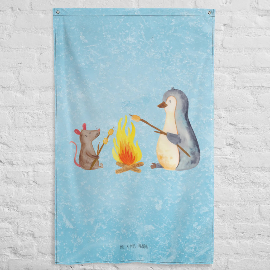 Wandteppich Pinguin Lagerfeuer Wandbehang, Dekoration, Boho, Wandteppich, Wandtuch, Wanddeko, Tapisserie, Tapestry, Wandbild, Textil-Kunst, Schmuck-Wandbehang, Wand Deko, Kinderzimmer, Kinderzimmer Wand, Kinderzimmer Deko, Kinderzimmer Wanddeko, Pinguin, Maus, Pinguine, Lagerfeuer, Leben, Arbeit, Job, Motivation, Büro, Büroalltag, Lebensspruch, Lebensmotivation, Neustart, Liebe, grillen, Feuer, Marshmallows