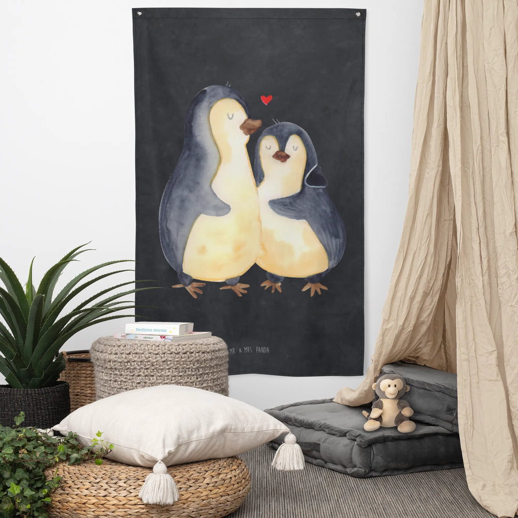 Wandteppich Pinguin umarmend Wandbehang, Dekoration, Boho, Wandteppich, Wandtuch, Wanddeko, Tapisserie, Tapestry, Wandbild, Textil-Kunst, Schmuck-Wandbehang, Wand Deko, Kinderzimmer, Kinderzimmer Wand, Kinderzimmer Deko, Kinderzimmer Wanddeko, Pinguin, Liebe, Liebespaar, Liebesbeweis, Liebesgeschenk, Verlobung, Jahrestag, Hochzeitstag, Hochzeit, Hochzeitsgeschenk