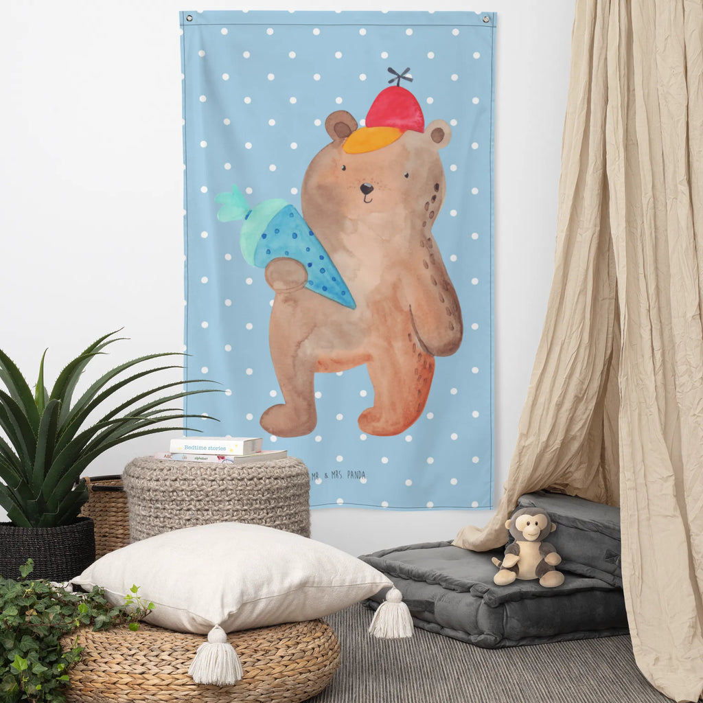 Wandteppich Bär mit Schultüte Wandbehang, Dekoration, Boho, Wandteppich, Wandtuch, Wanddeko, Tapisserie, Tapestry, Wandbild, Textil-Kunst, Schmuck-Wandbehang, Wand Deko, Kinderzimmer, Kinderzimmer Wand, Kinderzimmer Deko, Kinderzimmer Wanddeko, Bär, Teddy, Teddybär, Bär Motiv, Schultüte, Erster Schultag Geschenk, Einschulung Geschenk, Schule Geschenk, Grundschule, Schulanfang, Schulbeginn