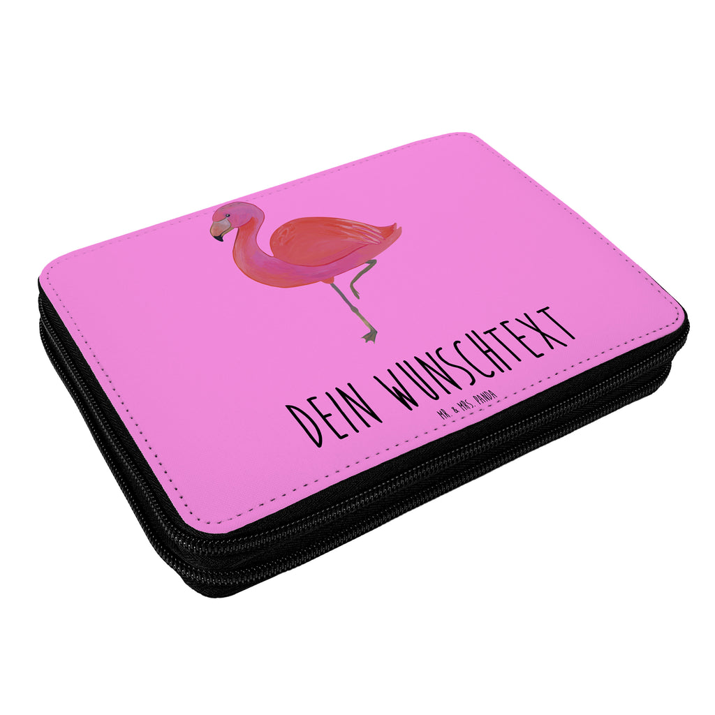 Personalisierte Federmappe Flamingo classic Personalisierte Federmappe, Personalisierte Stiftetasche, PersonalisierteS Stifte Etui, Schule, Einschulung, Geschenk, Kind, Schüler, Schülerin, Personalisierte Stifterolle, PersonalisierteS Federmäppchen, Motiv, Grundschule, Federmäppchen bedruckt, Büro Stifte Etui, Bestückte Federmappe, Kinder Federmappe, Federmappe Einschulung, Federmappe mit Namen, Stiftemappe mit Namen, Stifterolle mit Namen, Federmäppchen mit Namen, Flamingo, Einzigartig, Selbstliebe, Stolz, ich, für mich, Spruch, Freundin, Freundinnen, Außenseiter, Sohn, Tochter, Geschwister