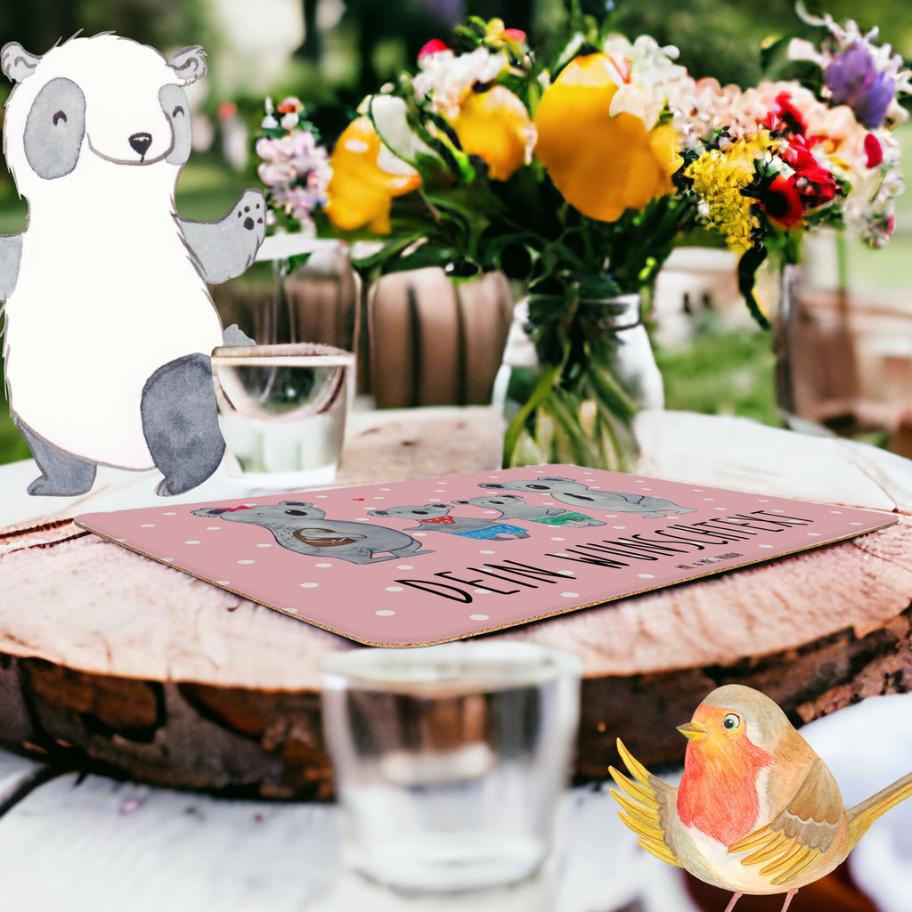 Personalisiertes Tischset Koala Familie zwei Personalisiertes Tischet, Personalisierter Tischuntersetzer, Personalisiertes Platzset, tischset personalisiert, personalisiertes tischset, personalisierte platzsets, platzset personalisiert, personalisierte platzdeckchen, platzdeckchen personalisiert, tischset mit namen, platzdeckchen mit namen, platzset mit namen abwaschbar, platzset mit namen, tischset abwaschbar mit namen, Familie, Vatertag, Muttertag, Bruder, Schwester, Mama, Papa, Oma, Opa, Koala, Koalabär, beste Familie, Familienzeit, Familienleben, Koalafamilie, Lieblingsfamilie