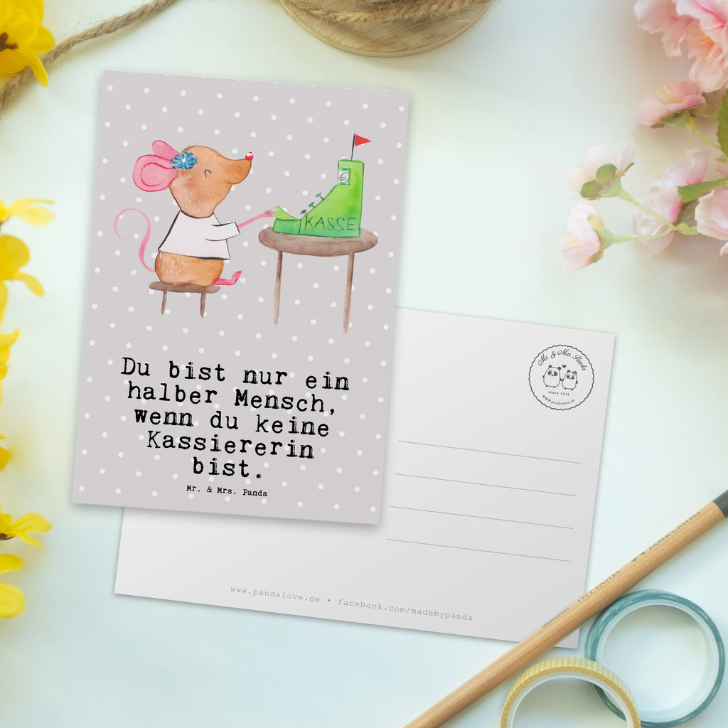 Postkarte Kassiererin mit Herz Postkarte, Karte, Geschenkkarte, Grußkarte, Einladung, Ansichtskarte, Geburtstagskarte, Einladungskarte, Dankeskarte, Ansichtskarten, Einladung Geburtstag, Einladungskarten Geburtstag, Beruf, Ausbildung, Jubiläum, Abschied, Rente, Kollege, Kollegin, Geschenk, Schenken, Arbeitskollege, Mitarbeiter, Firma, Danke, Dankeschön, Kassiererin, Kassenwartin, Mitarbeiterin Kasse