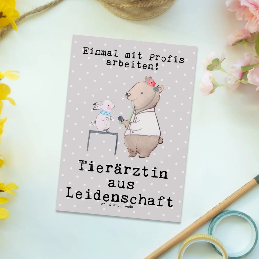 Postkarte Tierärztin aus Leidenschaft Postkarte, Karte, Geschenkkarte, Grußkarte, Einladung, Ansichtskarte, Geburtstagskarte, Einladungskarte, Dankeskarte, Ansichtskarten, Einladung Geburtstag, Einladungskarten Geburtstag, Beruf, Ausbildung, Jubiläum, Abschied, Rente, Kollege, Kollegin, Geschenk, Schenken, Arbeitskollege, Mitarbeiter, Firma, Danke, Dankeschön