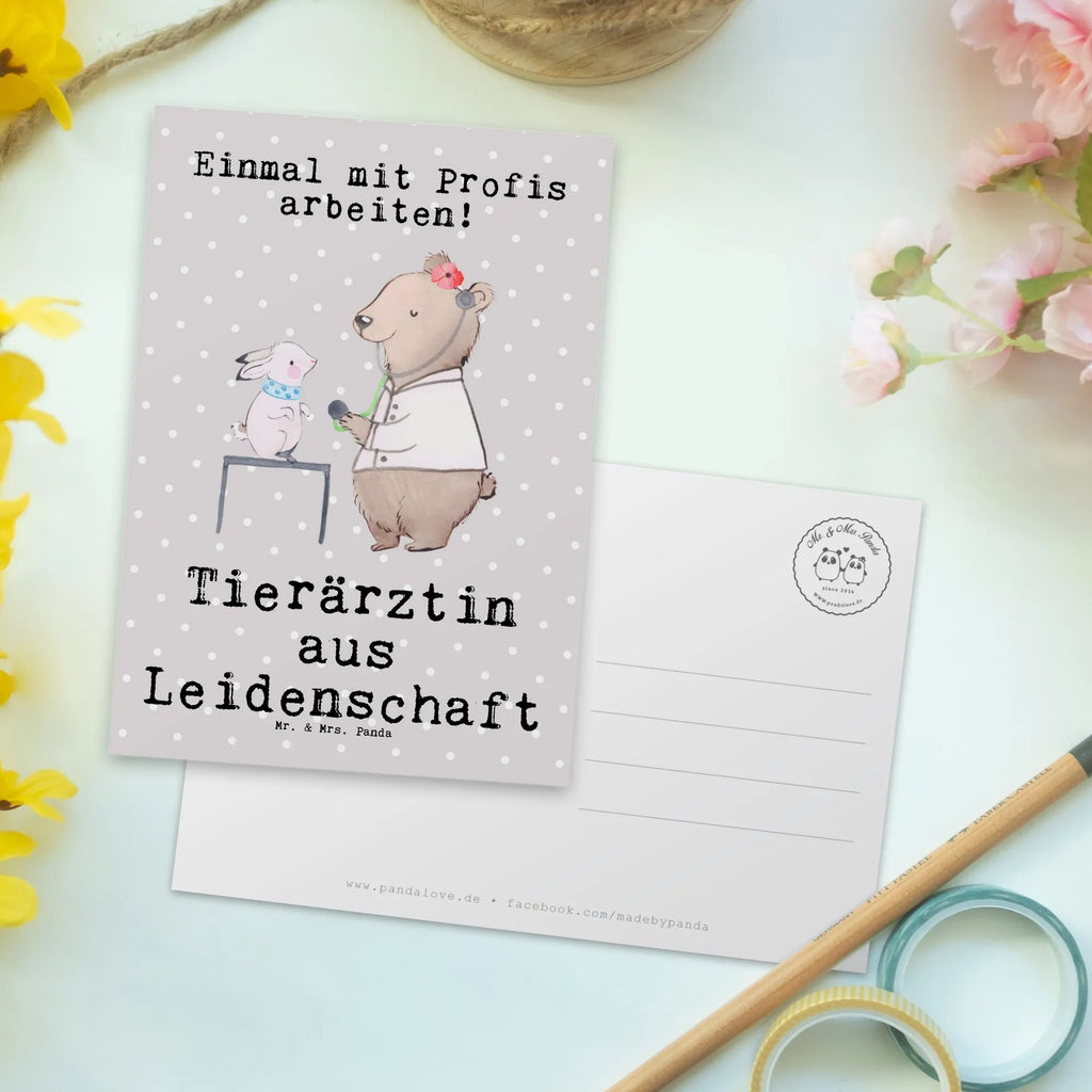 Postkarte Tierärztin aus Leidenschaft Postkarte, Karte, Geschenkkarte, Grußkarte, Einladung, Ansichtskarte, Geburtstagskarte, Einladungskarte, Dankeskarte, Ansichtskarten, Einladung Geburtstag, Einladungskarten Geburtstag, Beruf, Ausbildung, Jubiläum, Abschied, Rente, Kollege, Kollegin, Geschenk, Schenken, Arbeitskollege, Mitarbeiter, Firma, Danke, Dankeschön