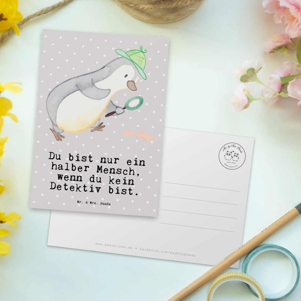 Postkarte Detektiv mit Herz Postkarte, Karte, Geschenkkarte, Grußkarte, Einladung, Ansichtskarte, Geburtstagskarte, Einladungskarte, Dankeskarte, Ansichtskarten, Einladung Geburtstag, Einladungskarten Geburtstag, Beruf, Ausbildung, Jubiläum, Abschied, Rente, Kollege, Kollegin, Geschenk, Schenken, Arbeitskollege, Mitarbeiter, Firma, Danke, Dankeschön, Detektiv, Ermittler, Agent, Privatdetektei, Berufsdetektiv, Wirtschaftsdetektei, Detektivausbildung, Spurensuche